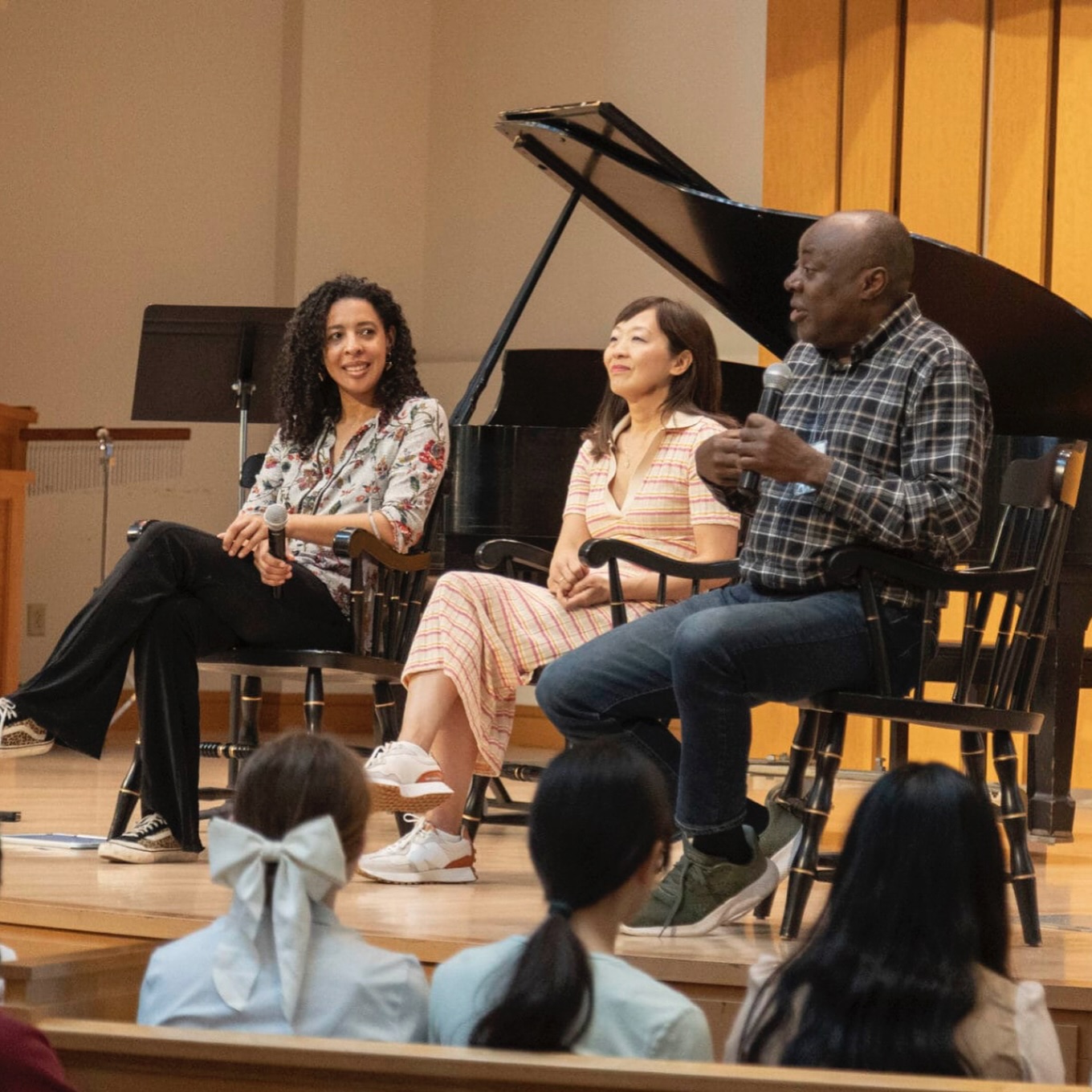 Gigs lately… Had so much fun in St. Louis with the Intercultural Music Initiative (@imusici_org) ! Jenny Choi (@jennychoi8) and I got to speak to students about careers in music, work with the inimitable Fred Onovwerosuoke (@fredomusic1) and perform a fun concert of French, African and American chamber music💛
And then back then back to Brooklyn for a performance of “Here I Am” by Lainie Fefferman (@lainiefefferman) at @brooklynconservatory ‘s Open Stages. Got to perform with LyreLyre (@sibylmusic ! @earnestlymooing !) out on the street with the people 🤟🏽
•
•
•
#piano #pianogram #pianist #musiciansofinstagram #chambermusic #livemusic #musiceducation #classicalmusic #newmusic