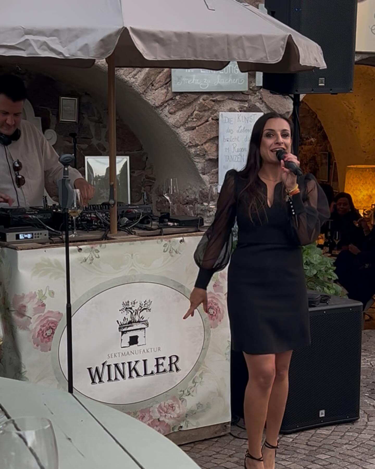 Performing with @stefanunter_divid was fun!!!
🎧🎤
_______________________________________
#jazz #event #dj #singer #music #südtirol #eventsängerin #anamicalöffler