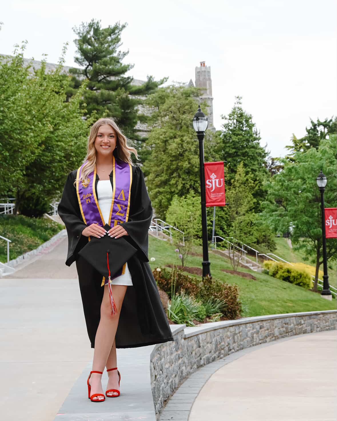 Congratulations to our seniors on their graduation this past weekend! Thank you for your hard work and dedication — you will be truly missed by our chapter. We are so proud of you and we know you will go on to do incredible things! 🎓💫