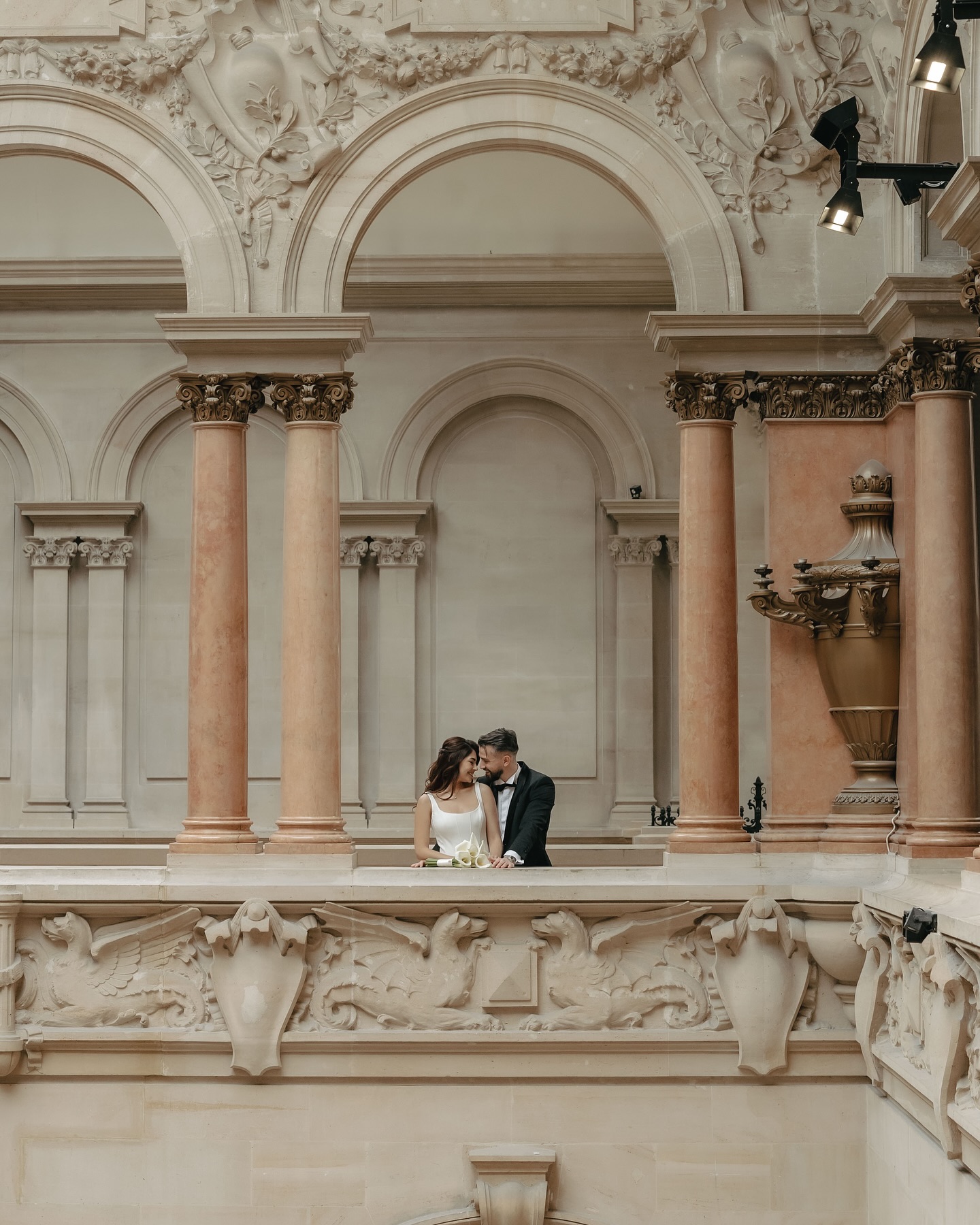 How about wedding pictures in a museum?
Planing: @adoreeweddings
Location: @palais.de.rumine
Photos and Videos: @gloriavelvet
Models: @mab.williams @anelmehic_
Dress: @brautundblueten
Suit: @cordhomme_geneve
Stylist: @makeupartist_vale_
Flowers: @blumen.traeume
Rings: @goldschmiede_nikola
Jewelry: @j_unique_bridal_jewelry
Stationery: @herzkarten
#palaisderuminelausanne #lausanne #weddinginlausanne #mariagealausanne