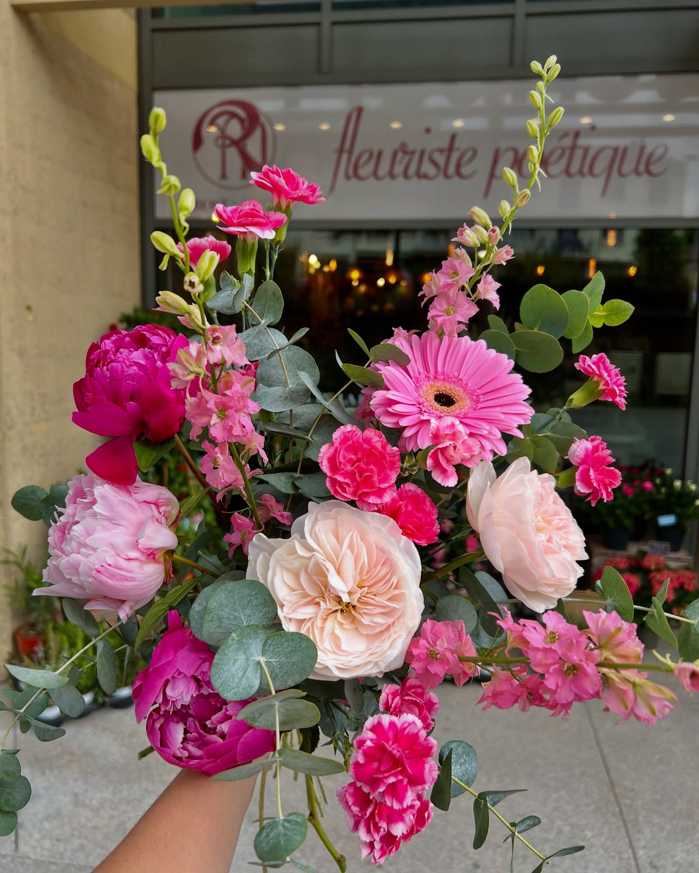 Fête des Mères 💗
Vous cherchez le cadeau idéal pour votre maman ? ✨
Retrouvez sur notre site (lien en bio) notre collection de bouquets et idées cadeaux plein de tendresse spéciale Fête des Mères 💐
🌸 Une demande ? Contactez-nous 🌸
(toutes les infos sont dans notre lien en bio et sur notre site)
📍 Rose Myrtille à Callian
🕰️ du Lundi au Jeudi - de 10h à 19h / Vendredi et samedi - de 9h à 19h / Dimanche - de 9h à 13h
📍 Rose Myrtille au Cannet des Maures
🕰️ Lundi - fermé / du Mardi au Jeudi - de 10h à 19h / Vendredi et samedi - de 9h à 19h / Dimanche - de 9h à 13h
- l’équipe Rose Myrtille ✨
#fleuristerie#fêtedesmères#fleuristevar#fleurs#callianprovence#rosemyrtillefleuriste#interflora
