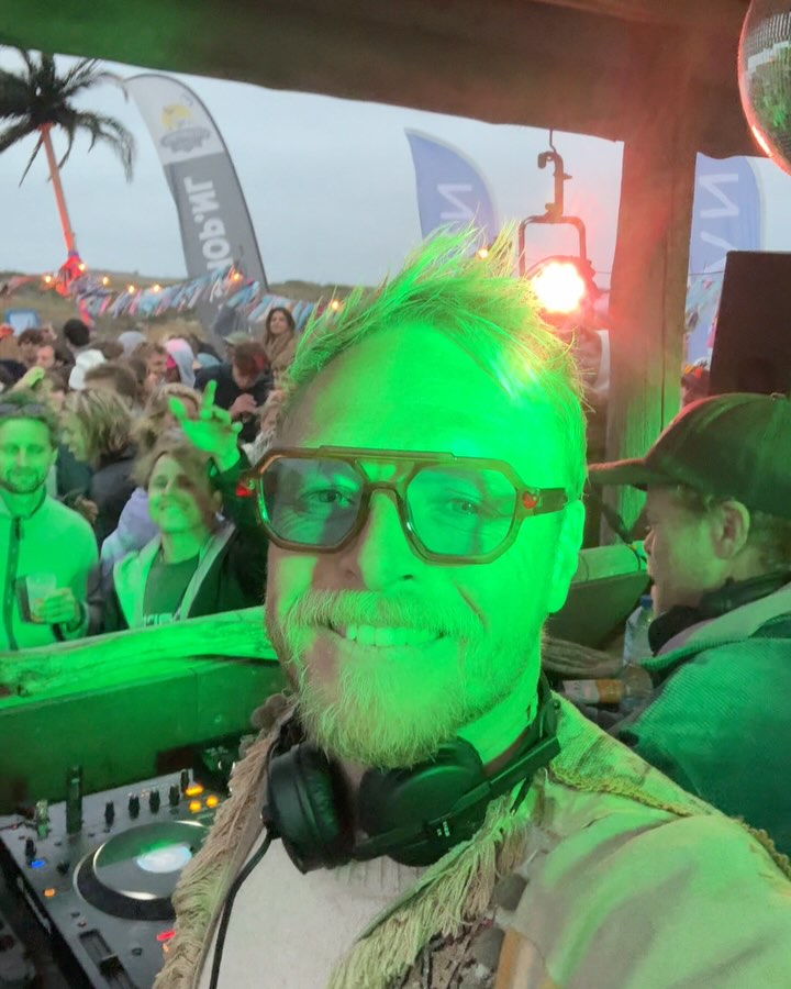 Closing the season opening party at @de.hangout is slowly becoming a tradition. No matter the weather, the community is coming together and each time the vibe gets even better.
Playing together with my brother @jobguijt aka @labwork_music is always a blast and last night we played a banger of a set. Thanks to everyone who showed up and gave it their all… despite the cold, you came out bold and made us all feel like gold.
Big up to @rob.robse for working the magic, @gewoon_carline for opening duties, @zwier.dj & @annesinkeler and of course the whole crew.
Until the next one, I can’t wait.
Ps: If you’re celebrating and need a DJ for your next event… hit me up 🔥
🙏❤️🙏