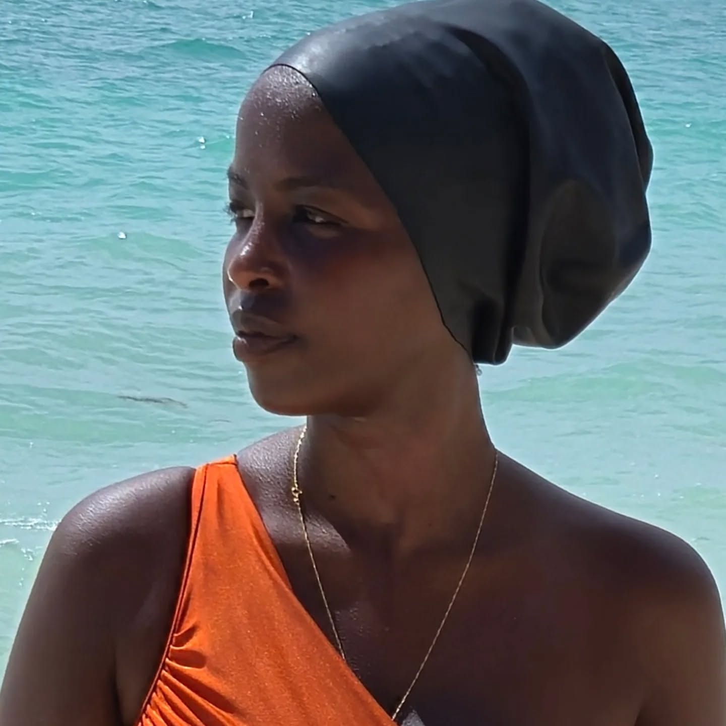 Hello, sunshine! 🌞 We're back just in time to add some color to your summer. Missed our large size swim caps? Stay tuned for more. Share the good news and let's dive into summer together! 🏊🏾♀️🏊🏾♀️🎉
#kazehair #swimmingjourney #blackgirlfitness #swimcaps #protectivehairstyles #mtlsmallbusiness #hairprotection #swimming #swimmingtime #hairdamage #mtl #toronto