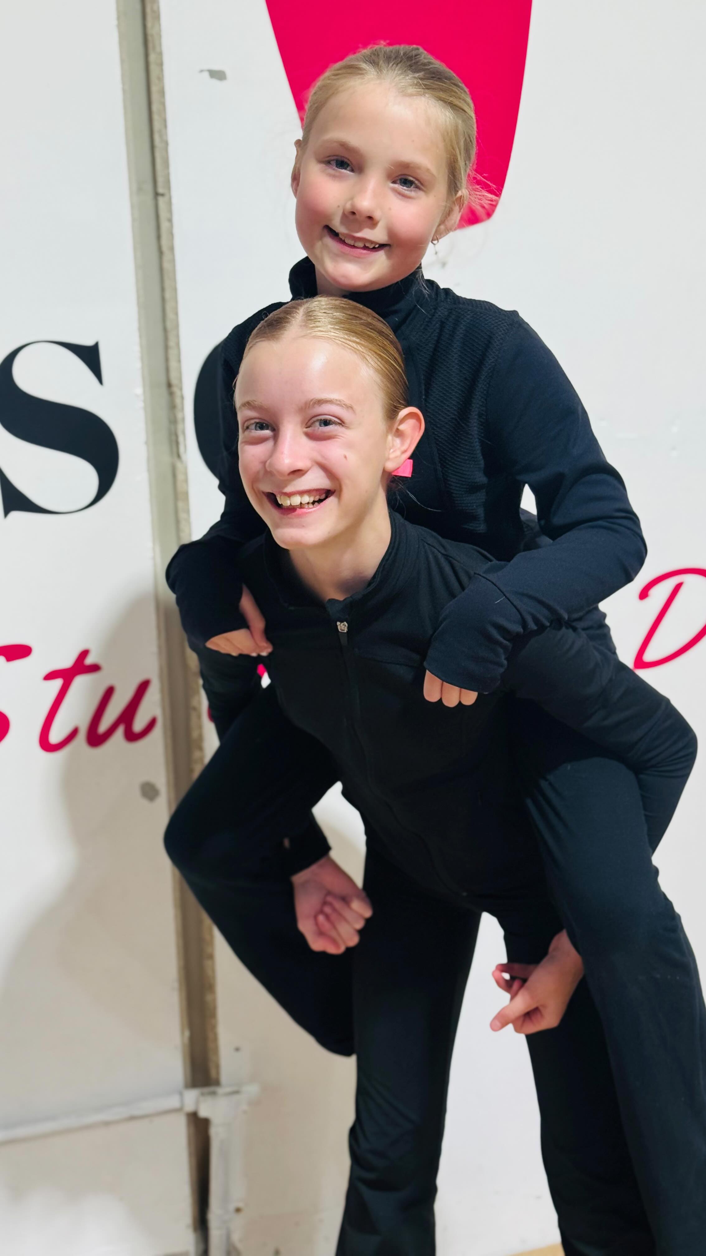 🩷🖤🩷🖤🩷 Term 2 is in full swing! Preparations for our mid year gala and Ballet exams ! #csod #ballet #kinderballet #jazz #hiphop #tap #acrobatics #contemporary #pointe #letsdance #teamwork #ravenhall #carolinesprings