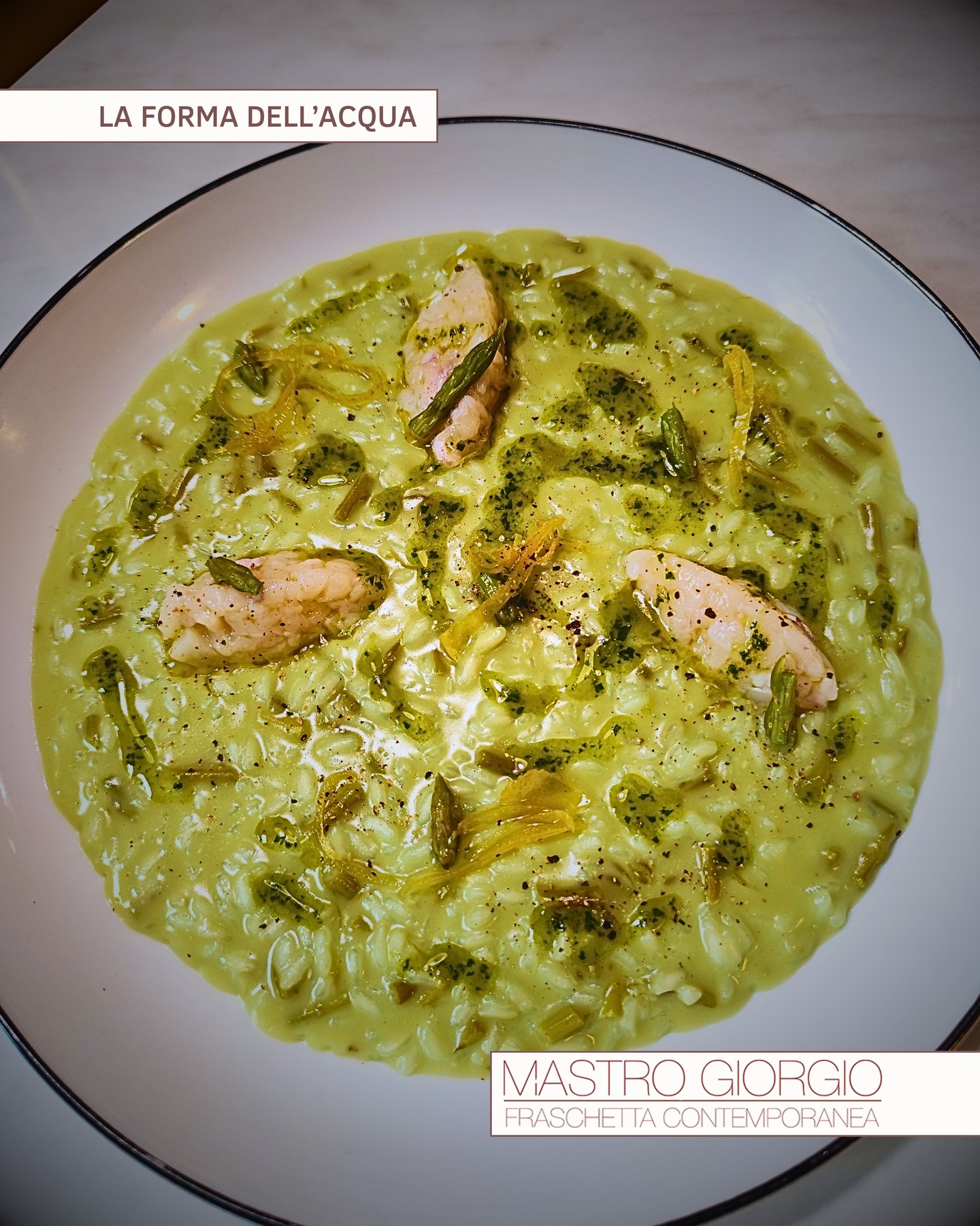 "𝑳𝒂 𝑭𝒐𝒓𝒎𝒂 𝒅𝒆𝒍𝒍'𝑨𝒄𝒒𝒖𝒂": 𝒖𝒏 𝒓𝒊𝒔𝒐𝒕𝒕𝒐 𝒄𝒉𝒆 𝒊𝒏𝒄𝒂𝒏𝒕𝒂. 🌿🍋🦑
𝑅𝑖𝑠𝑜𝑡𝑡𝑜 𝐴𝑐𝑞𝑢𝑒𝑟𝑒𝑙𝑙𝑜, 𝑎𝑠𝑝𝑎𝑟𝑎𝑔𝑖 𝑠𝑒𝑙𝑣𝑎𝑡𝑖𝑐𝑖 𝑐ℎ𝑒 𝑟𝑖𝑐𝑜𝑟𝑑𝑎𝑛𝑜 𝑖 𝑝𝑟𝑜𝑓𝑢𝑚𝑖 𝑑𝑒𝑙 𝑏𝑜𝑠𝑐𝑜, 𝑢𝑛𝑎 𝑑𝑒𝑙𝑖𝑐𝑎𝑡𝑎 𝑏𝑎𝑡𝑡𝑢𝑡𝑎 𝑑𝑖 𝑠𝑒𝑝𝑝𝑖𝑎 𝑚𝑒𝑑𝑖𝑡𝑒𝑟𝑟𝑎𝑛𝑒𝑎 𝑐𝑟𝑢𝑑𝑎, 𝑙𝑎 𝑣𝑖𝑣𝑎𝑐𝑖𝑡𝑎̀ 𝑑𝑒𝑙 𝑙𝑖𝑚𝑜𝑛𝑒 𝑠𝑒𝑚𝑖𝑐𝑎𝑛𝑑𝑖𝑡𝑜 𝑒 𝑢𝑛𝑎 𝑝𝑟𝑜𝑓𝑢𝑚𝑎𝑡𝑎 𝑠𝑎𝑙𝑠𝑎 𝑎𝑙𝑙'𝑎𝑔𝑙𝑖𝑜 𝑜𝑟𝑠𝑖𝑛𝑜. 𝑈𝑛 𝑝𝑖𝑎𝑡𝑡𝑜 𝑐ℎ𝑒 𝑐𝑒𝑙𝑒𝑏𝑟𝑎 𝑙𝑎 𝑝𝑢𝑟𝑒𝑧𝑧𝑎 𝑑𝑒𝑔𝑙𝑖 𝑖𝑛𝑔𝑟𝑒𝑑𝑖𝑒𝑛𝑡𝑖 𝑒 𝑙𝑎 𝑐𝑟𝑒𝑎𝑡𝑖𝑣𝑖𝑡𝑎̀ 𝑑𝑒𝑙𝑙𝑎 𝑛𝑜𝑠𝑡𝑟𝑎 𝑐𝑢𝑐𝑖𝑛𝑎.
📍 Via Alessandro Volta, 36, 00153 Roma RM, Italia
𝐏𝐞𝐫 𝐢𝐧𝐟𝐨𝐫𝐦𝐚𝐳𝐢𝐨𝐧𝐢 𝐞 𝐩𝐫𝐞𝐧𝐨𝐭𝐚𝐳𝐢𝐨𝐧𝐢:
🔗 Link in bio!
☎️ +39 06 574 1369
🌐 www.mastrogiorgio.eu
#LaFormaDellAcqua #RisottoAcquerello #AsparagiSelvatici #SeppiaCruda #LimoneSemicandito #AglioOrsino #CucinaItaliana #MastroGiorgioRoma #FraschettaContemporanea #RomaFood #ItalianFood #FoodLover #FineDining