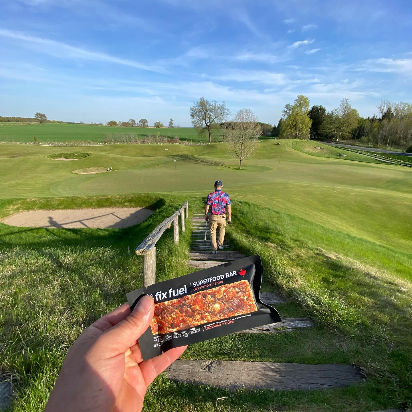 Cinnamon Date fix fuel bar soaking up the view of the 14th and 11th green @thepulpitclub Paintbrush — with @tyboudreau86 , making a subtle appearance. Grateful to be part of moments like these at some of the most beautiful clubs in the game. ⛳☀️
#FixFuel #CinnamonDate #FuelYourRound