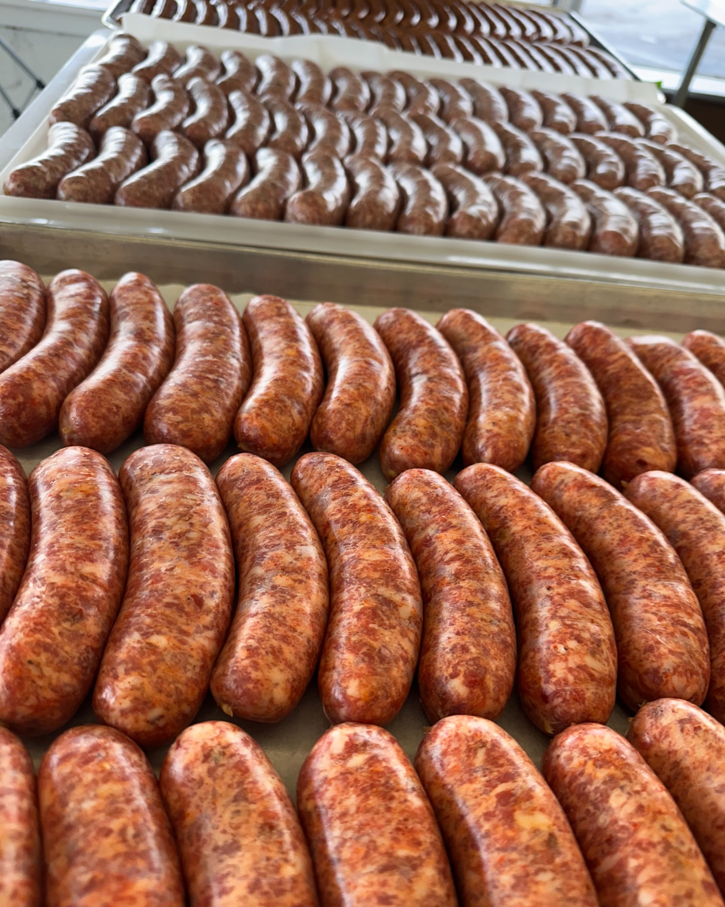 Holiday weekend lineup is ready.
We’re bringing the good stuff this Sunday to Wheeler Farm, 9AM–1PM—
Sausages (beef, pork, chicken, lamb),
Meatballs, bacon, and a whole lot of bulk sausages for patties or scrambles.
Grill ’em, pan-fry ’em, or eat ’em cold—we’re not judging.
Come early and stock up for the long weekend! New sausages this week are Xistorra Roja and Wild Ramp/local Cherry Pepper. 😋
#shoplocal #notoprocessedfood #saltlakecity