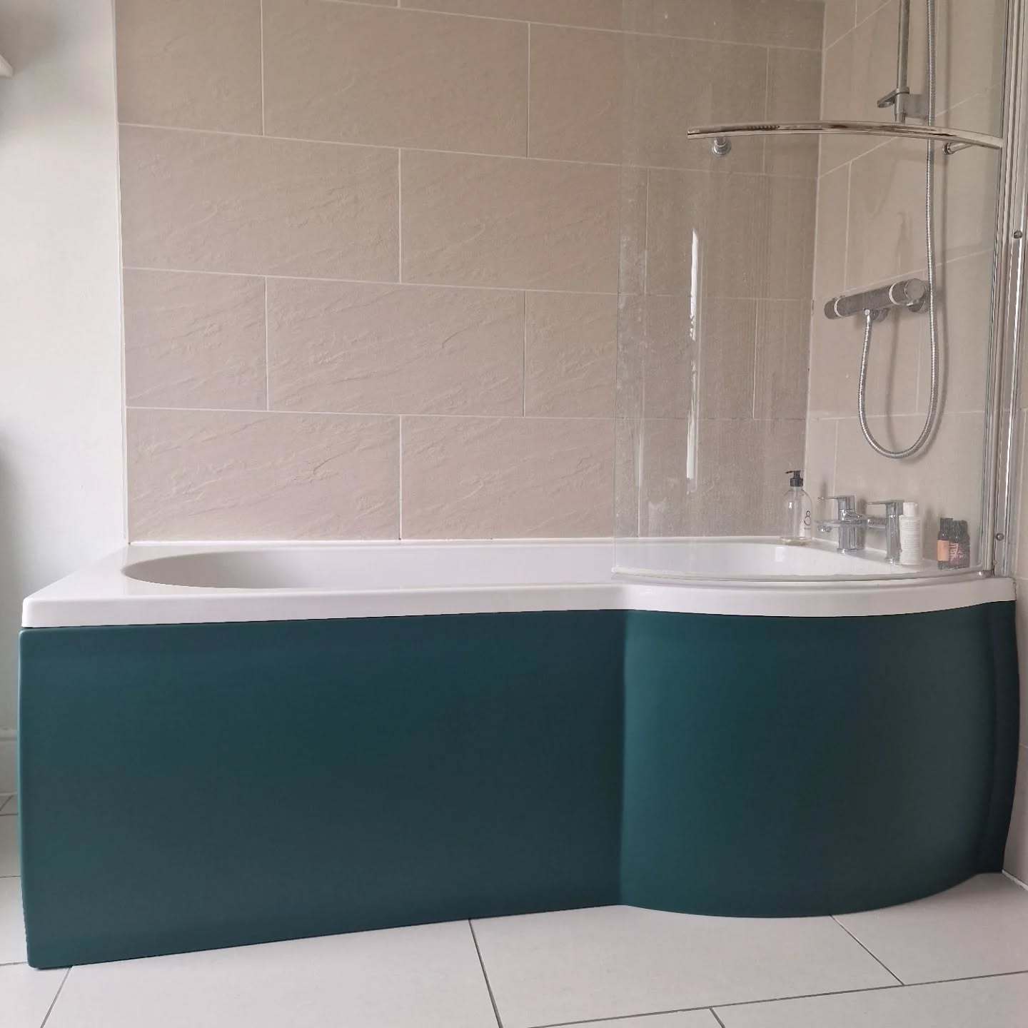 Here, we have another example of what interior surfaces can be wrapped ā»ļø
We have saved yet another perfectly fit for purpose product from going to the local tip ā
ļø
Wrapped using LX RS127 Forest Green
⢠Redefine your interiors
#refurbishments #wrappedinteriors #bristol #southwestuk #interiordesigninspiration