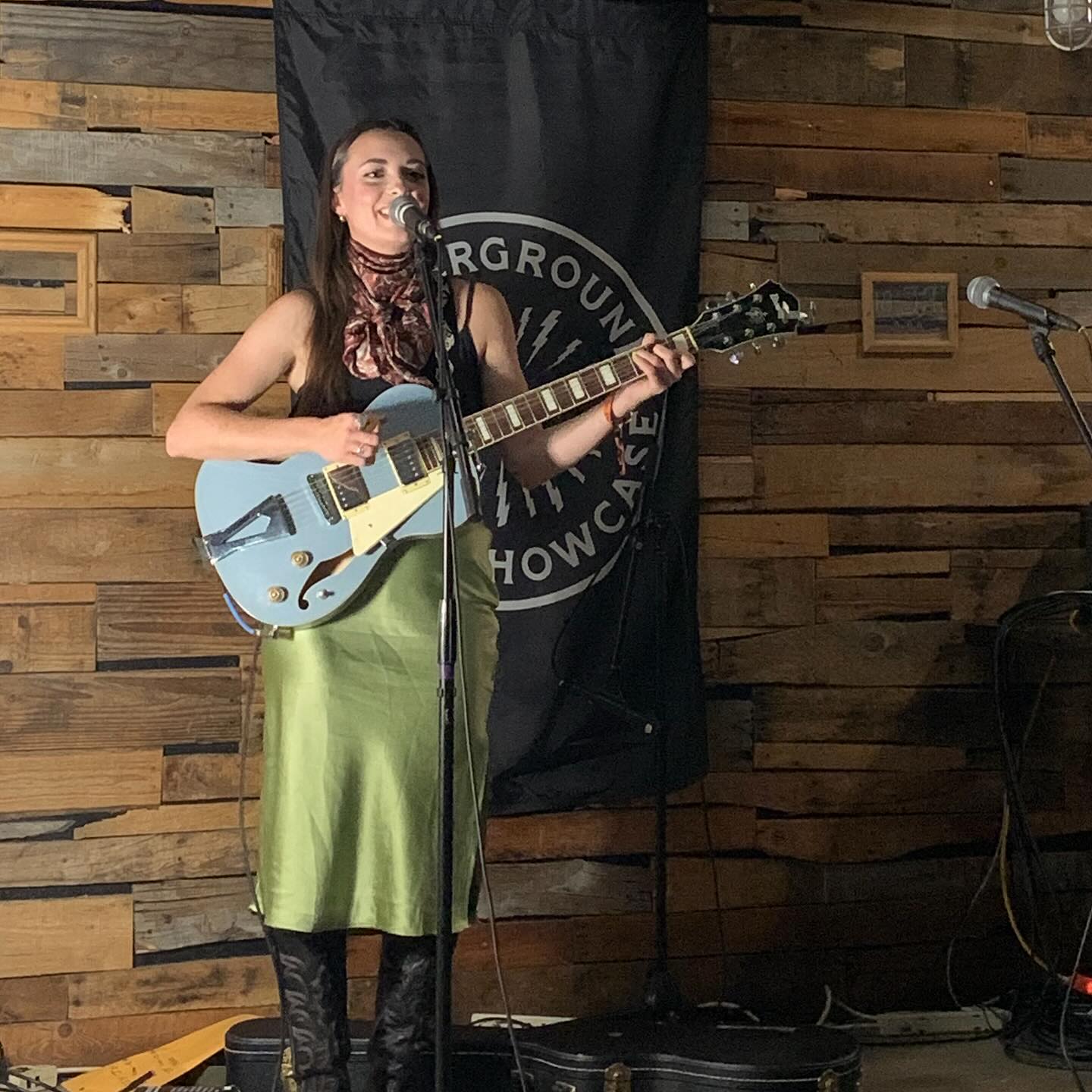 Roll Call!! I’m constantly getting asked for Wyoming-based musician suggestions and more specifically women-led singers and bands so you tell me, who should I be championing?! Help me out and tag your favorites in the comments below👇🏻
🎥: @missyjomusic at Underground Music Showcase last summer