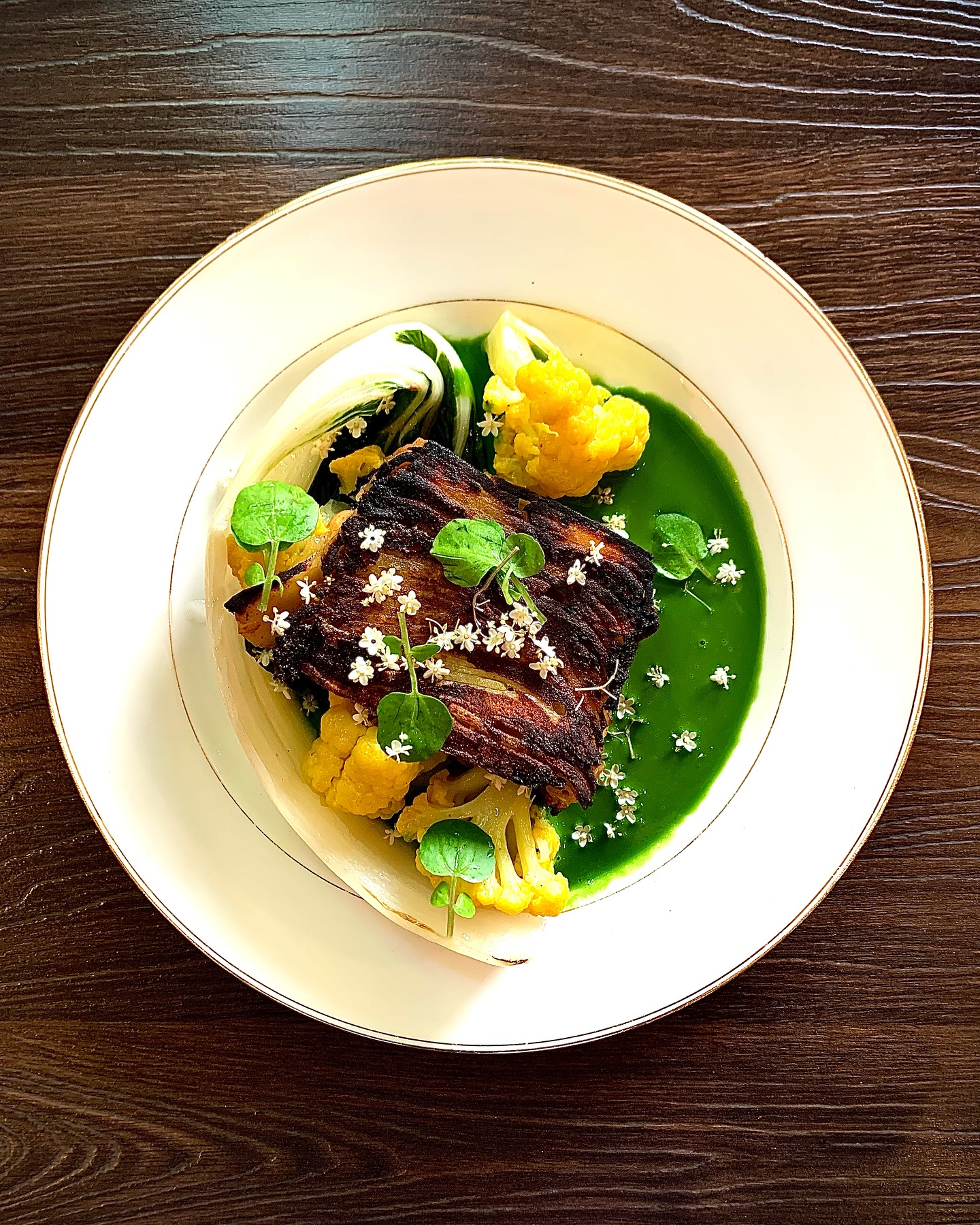 Pressé de pomme de terre au comté et compotée d’oignons, légumes glacés et coulis de cresson
#lyon #lyon3 #restaurant #bistro #vegetarian #vegetarianfood #food #foodporn #lyoncity