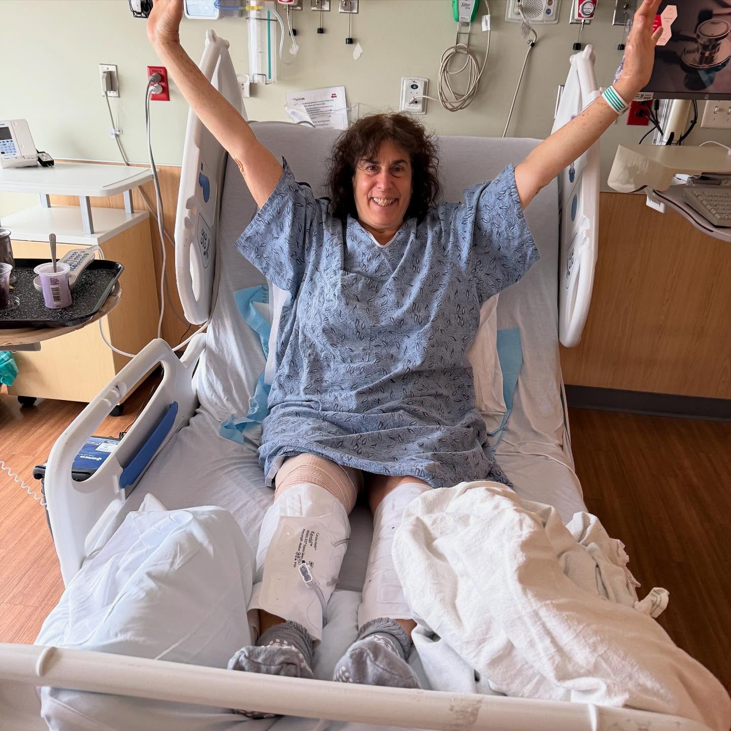 I gotta new knee & I got help from da Rubes & co.! #newknee #daughterlove