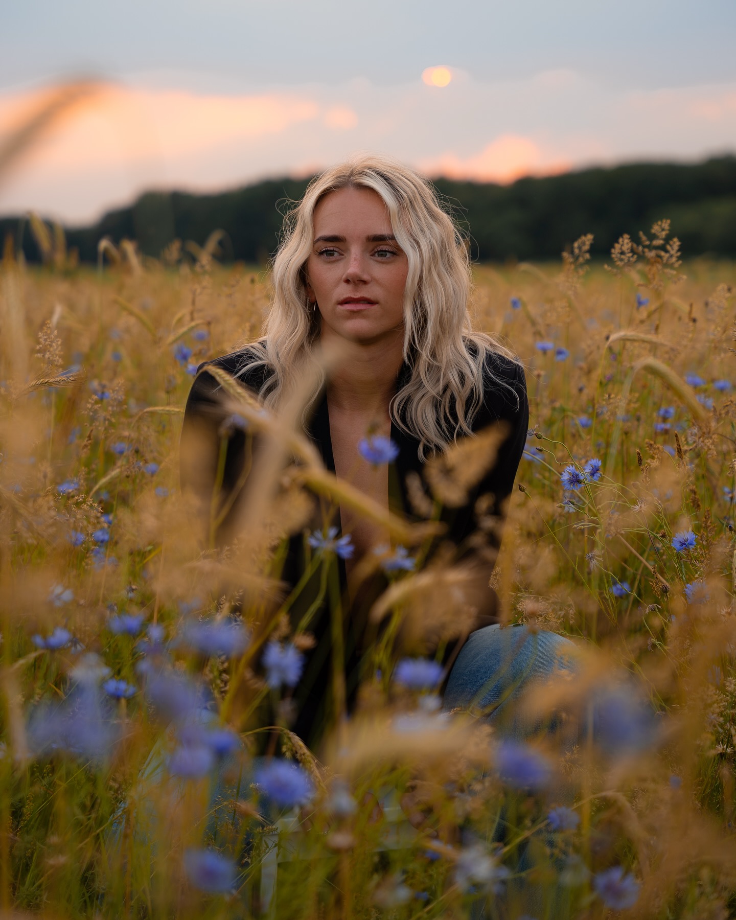 Wanneer heb jij voor het laatst foto’s van jezelf laten maken? 📷 Vaak maken we alleen foto’s bij speciale momenten in ons leven; zwangerschap, geboorte of trouwen.
Maar hoe leuk is het om jezelf eens een shoot cadeau te doen, gewoon omdat het kan! Ik help je graag 🤎 Samen maken we een plan en zoeken we de perfecte locatie voor jouw shoot uit.
#contentstudiomarije #portretfotograaf #portretfoto