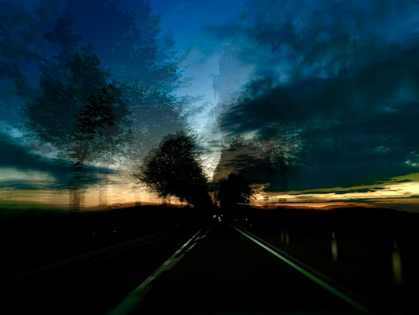 … HOMEWARD BOUND … #experimentellefotografie #multiexposure #nophotoshop #incamera #mehrfachbelichtung #visualart #fineartphotography #silberstreif #abstractart #inmotion #experimentalphotography #motion #fineart #ilovehannover #artography #camerapainting #sun #lettherebelight #shadows #sunlight #celebrationoflight #ontheroad #trees #beautyofnature #driveby #drivebyshooting #sun #inthewoods #sunlover #sunset