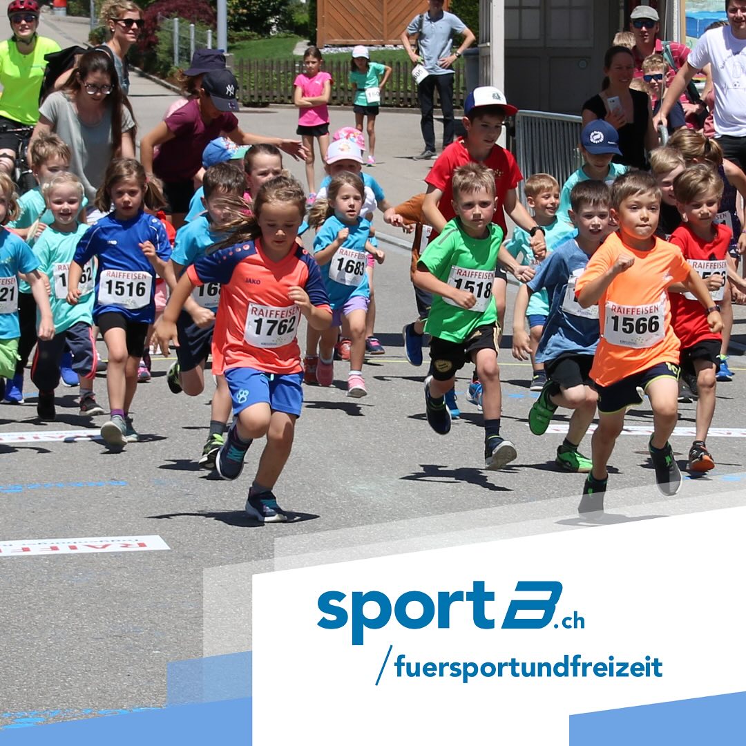 Heute präsentieren wir unseren Sponsor Sport-B.
Sie übernehmen ALLE Startplätze für Kids Jahrgang 2009 und jünger – richtig stark, oder? 🙌
Und übrigens: Bei Sport-B findest du die grösste Auswahl an Kinder-Sportbekleidung im ganzen Toggenburg! 🏃♂️👕👟