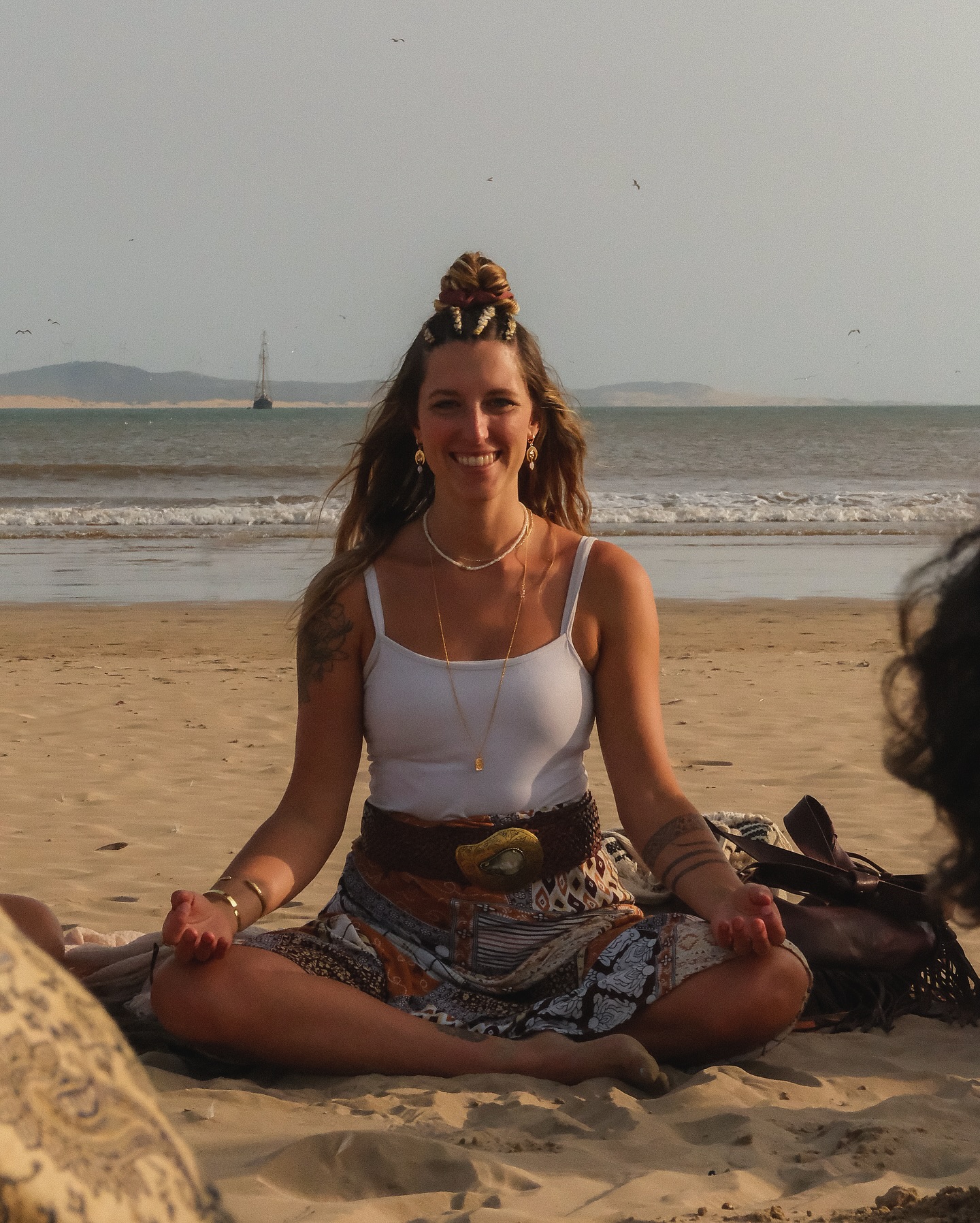 The ocean whispers what the soul needs to hear ~ 🌊
Capturing authentic connections at the @revibecanada retreat in Essaouira where Morocco’s ancient wisdom meets modern practice. Deeply grateful to collaborate with my amazing friend Leonie on this beautiful journey—there’s something magical about creating alongside those who inspire you ✨
