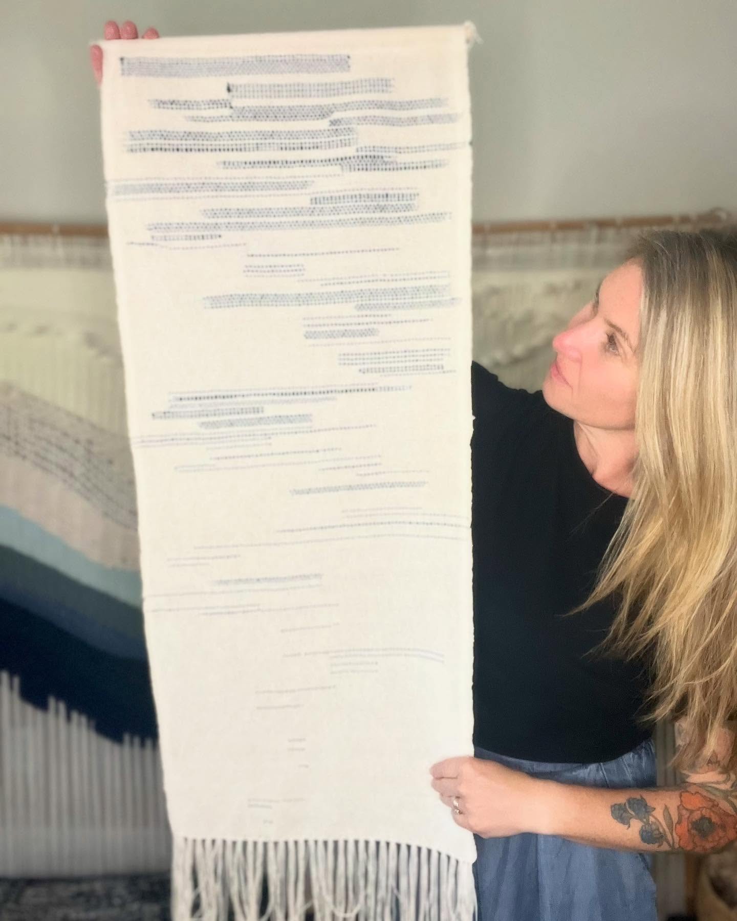 Sometimes the back of the weaving is more exciting than the front 😍
#creating #unexpectedlove #weaver #coloradoweaver #art #fiberartists #fiberweave #fiberlove #wallhanging #handmade #wovenwallhanging #wovenlove #creatives #happymistakes #handweaving