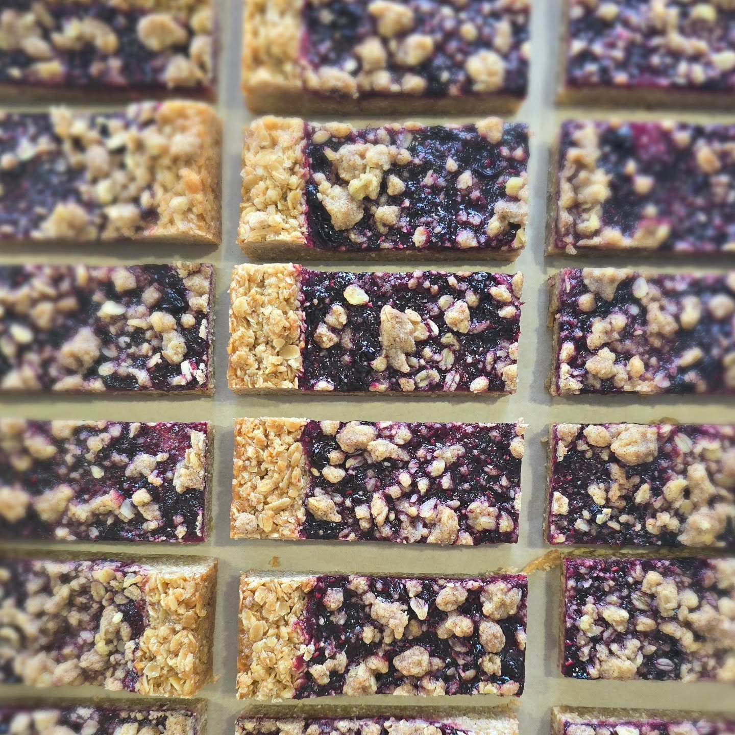 Monday morning = compote making 🫐🍓🍒
Ready for my Berry Crumble Flapjacks 👌🏻 rolled & jumbo oats layered with slow simmered berry compote, topped with brown sugar crumble. Perfect with a coffee. Also, plant based 🌱 😀
#layerd_cakes #mondaymotivation #smallbatchbakes
#flapjacks #morningfuel #plantbased
#indiebusiness #indiebaker #startthedayright☀️ #bakefromscratch #coffeeshopsupply #coffeeshoptreats