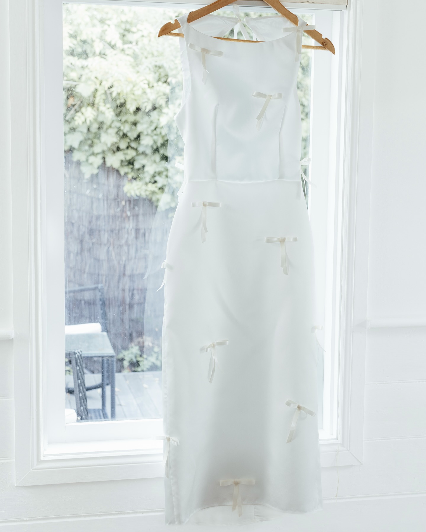 A closer look at the bow midi's beautiful details 🤍
Who can resist a cute bow!!!
@scarlettquarmby, @nickiiig, @lisakingstonflowers, @liminalwonderland