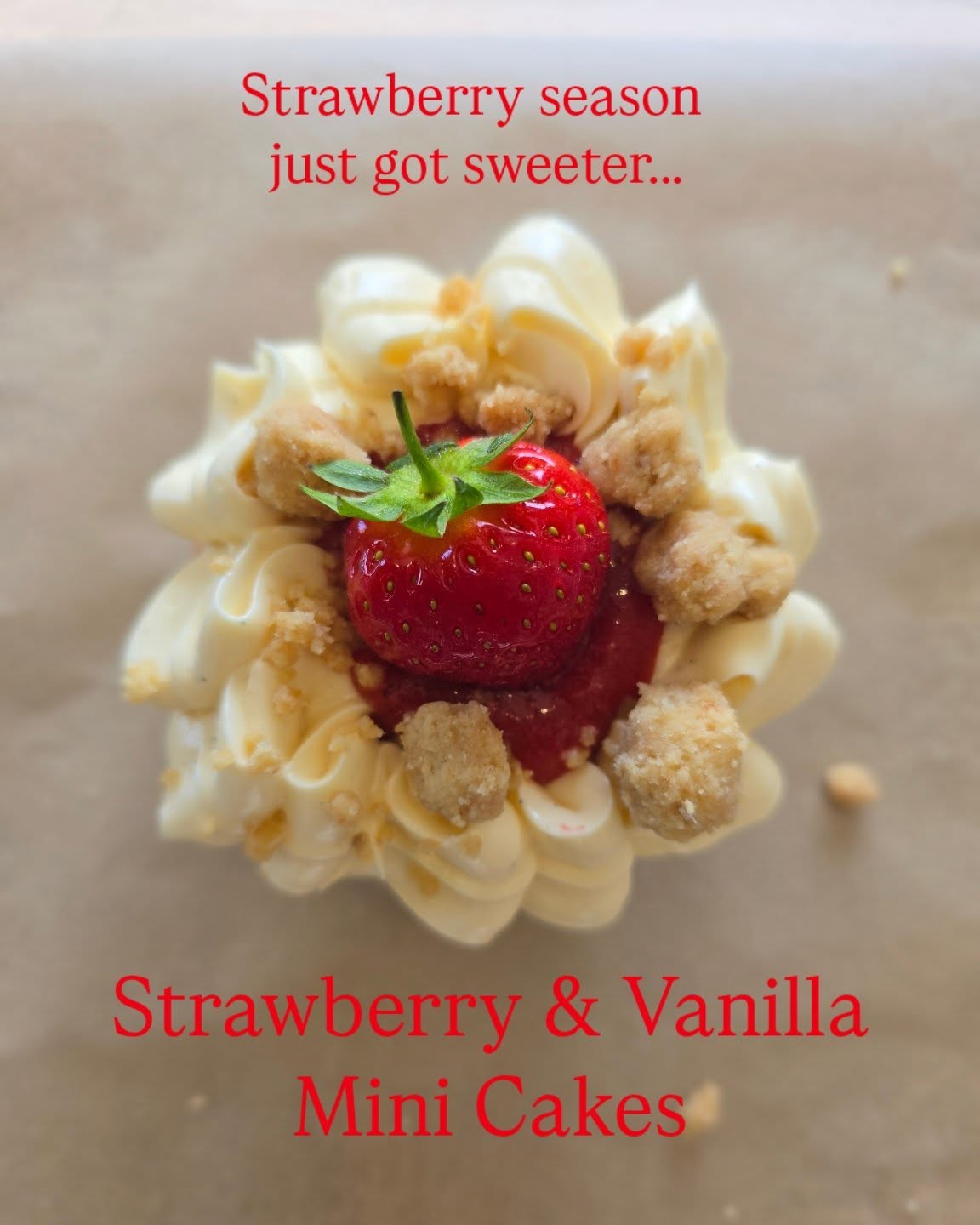 🍓🍓 Strawberry Season is here 🍓 🍓
Celebrate with Strawberry & Vanilla Mini Cakes. Buttery shortbread crumble, vanilla sponge, layered with strawberry compote & whipped vanilla bean smbuttercream 👌🏻
✨️Available from next week & throughout June
#layerdcakes #eatgoodcake #strawberrycake #strawberryseason #bakingbusiness
#handmadewithlove #yorkshirefoodanddrink #coffeeshopsupply
