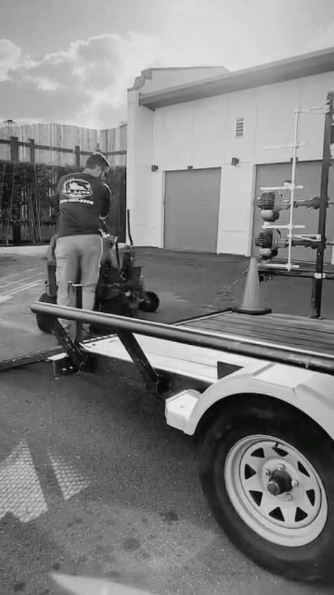 🧑🏻🌾🦾
#lawncare#lawnmaintenance#lawncareservice#orlandoflorida#orlandofl