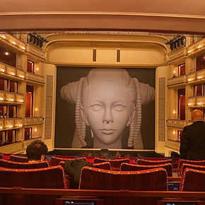 Sette segreti nascosti dietro il sipario viennese.
Nel cuore di Vienna, ogni teatro custodisce storie misteriose e volti leggendari. Lo sapevi che alcune sculture sono ispirate a veri artisti del passato?
Lasciati sorprendere dall’eleganza e dai racconti che solo Vienna sa offrire. Prenota il tuo free tour in italiano su www.viennacosavedere.com 🎭
✨