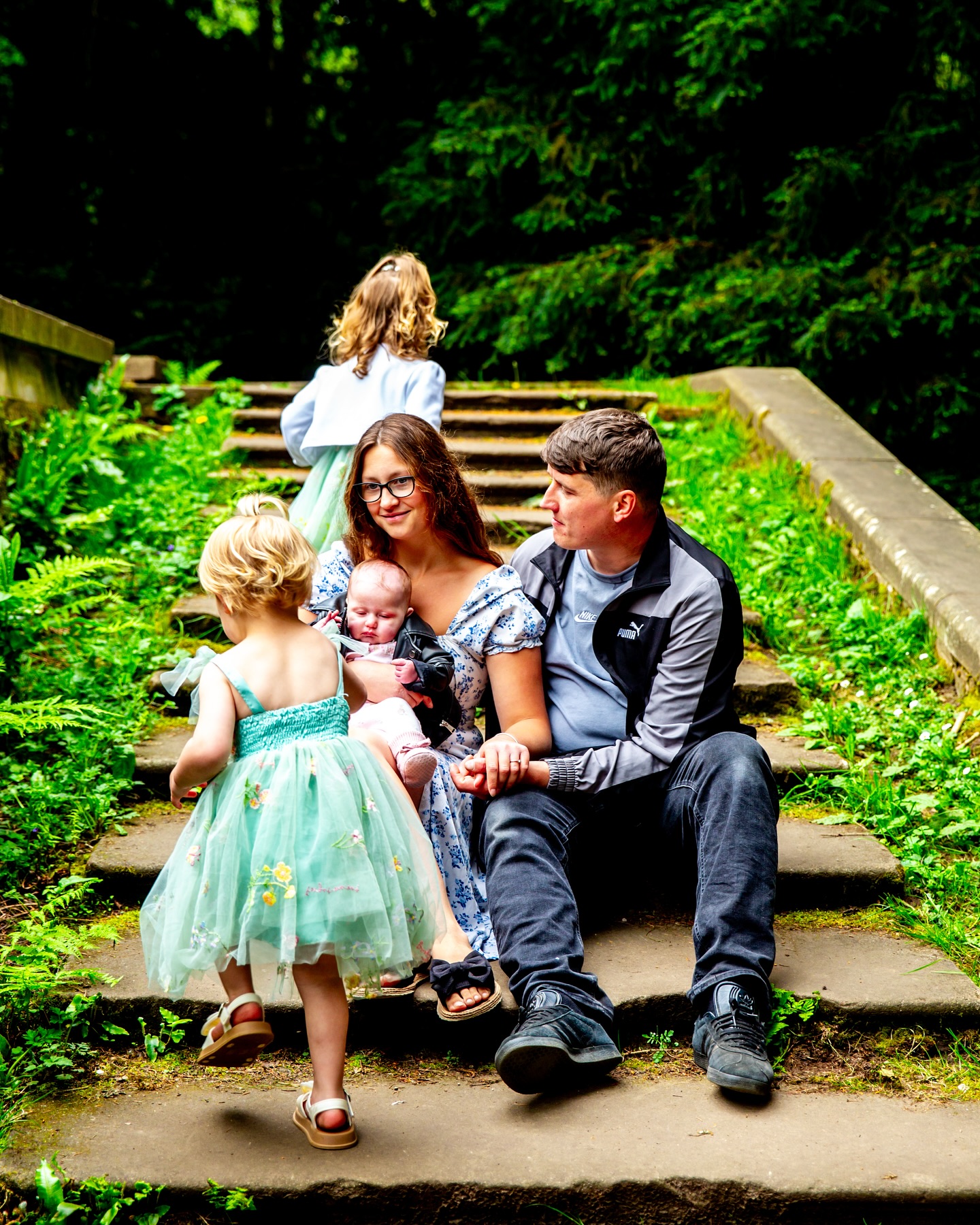 Picnics and Hide & Seek are the KEY to bringing the kids on your Pre Wedding Shoot ☺️
K & N expressed that they were dead nervous for their pre shoot, having never really been in front of the camera before...
However, their 3 little girls were a GOD send in making them feel a lot more comfortable and at ease. They allowed them to relax into the shoot, whilst being completed distracted that the camera was even there. Top top helpers ☺️
We had the best day together and I’m so excited for this lovely pair to have a fun and relaxed wedding day in June!!
Queue the wedding picnic photos!! 🧺🌹
.
.
.
.
#elvastoncastle #elvastoncastlecountrypark #ukweddingphotography #derbyshireweddingphotographer #derbyshireweddingphotography #preweddingshootideas #preweddingshootlocation #preweddingshootinspiration #coupleposesideas #candidcouplephotography #colourfulweddingphotography #familyphotoshootideas #familyphotoinspo