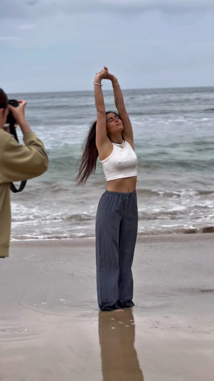 Coulisses de notre dernier shooting sur la côte basque •épisode 1 📷 @lomapointcom @naomi_bns 🐚