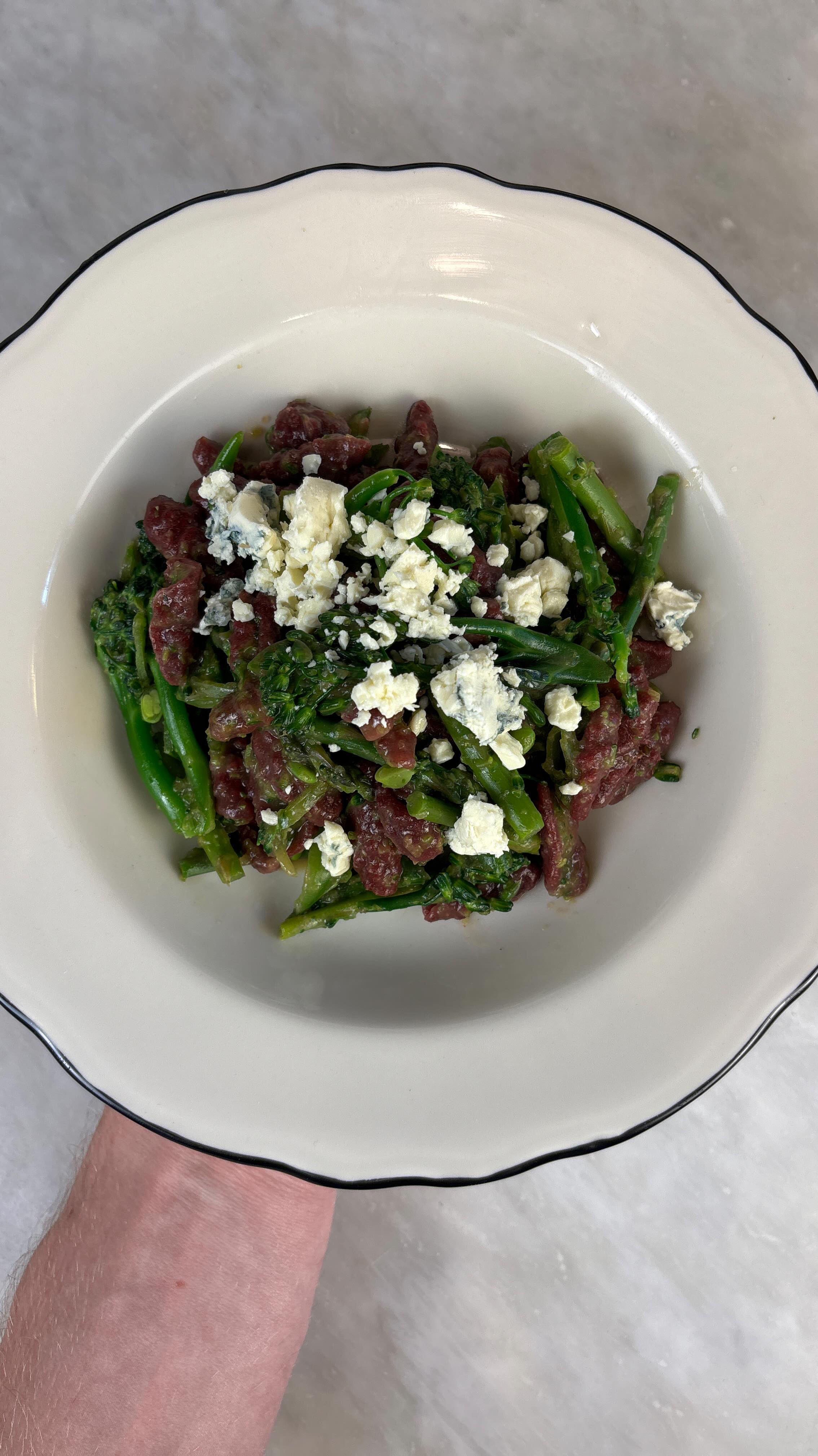Pasta lunch asmr for me and Mariam this afternoon. I made beetroot cavatelli with spring vegetables and Gorgonzola
#asmr #cookingasmr #recipe #pasta #ricettadelgiorno #cookingforamici