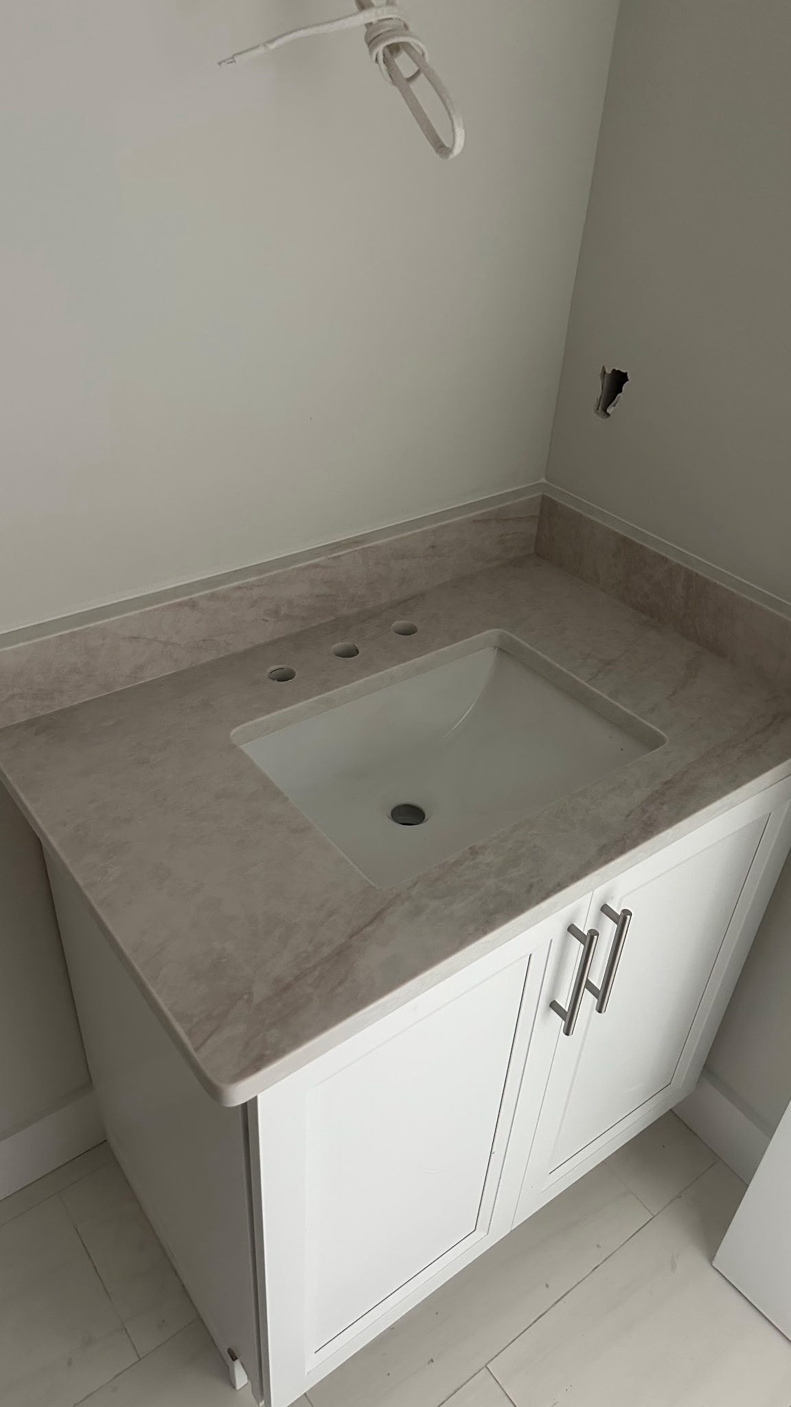 Looking for a small piece for your project? We’ve got beautiful remnants available at our shop! Stop by or give us a call—we’ll help you transform that small space into something stunning.
DM us now or call for a free estimate!
#StoneRemnants #CountertopDeals #SmallSpaceUpgrade #ElegantMarbleAndGranite #RemnantPieces
