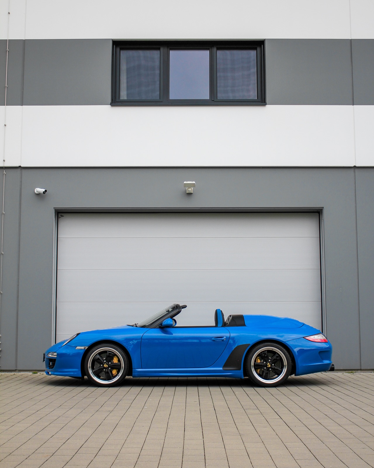 Porsche 997 Speedster
- Motor: 6-Zylinder Boxermotor
- Hubraum: 3.800 ccm
- Leistung: 300 kW (408 PS)
- Getriebe: 7-Gang Doppelkupplung
- Antrieb: Hinterrad
- Leergewicht: 1.615 kg
- Beschleunigung (0 - 100 km/h): 4,4 sec
- Höchstgeschwindigkeit: 305 km/h
Sold!
#porsche #porsche911 #porsche997 #porsche997speedster #911 #997 #speedster #porscheclassic #porschemoment #limited #passion #speed