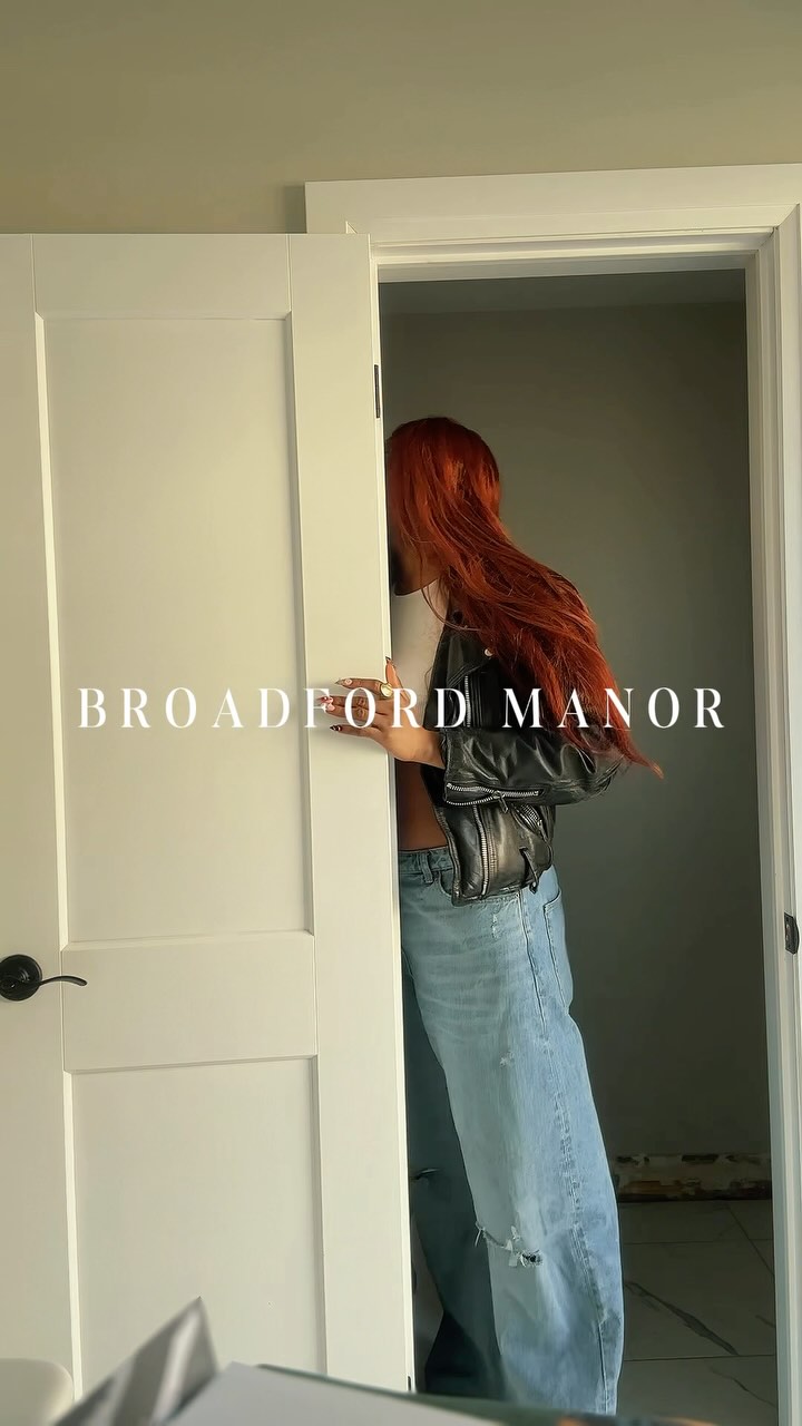 New project loading… and it’s a bold one 😌✨
We’ve been quietly cooking up something special at Broadford Manor and trust us, it’s full of edge, warmth, and a whole lot of personality.
A little bold, a little unexpected… and we’re completely obsessed.
Stay tuned for the magic behind the scenes. 🎬👀
#BehindTheDesign #InteriorDesignToronto #DesignInspo #BoldInteriors #ModernClassic #InteriorStyling #ProjectReveal #CreativeProcess #InteriorDesignerLife #TorontoInteriors #DesignTransformation #BroadfordManor #TrulyBrightInteriors #HomeGoals #BeforeAndAfter