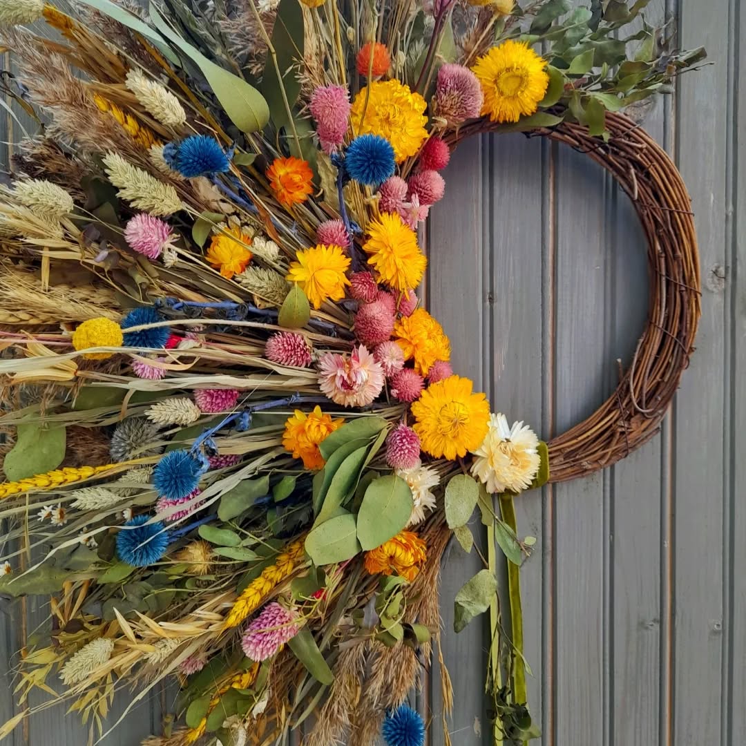 Spring/Summer Wreath 💛💛
You can on buy my online store now 😊
#driedflowerwreath
#driedflowerlove
#longlasting
#liverpoolsmallbusiness
#liverpoolflorist