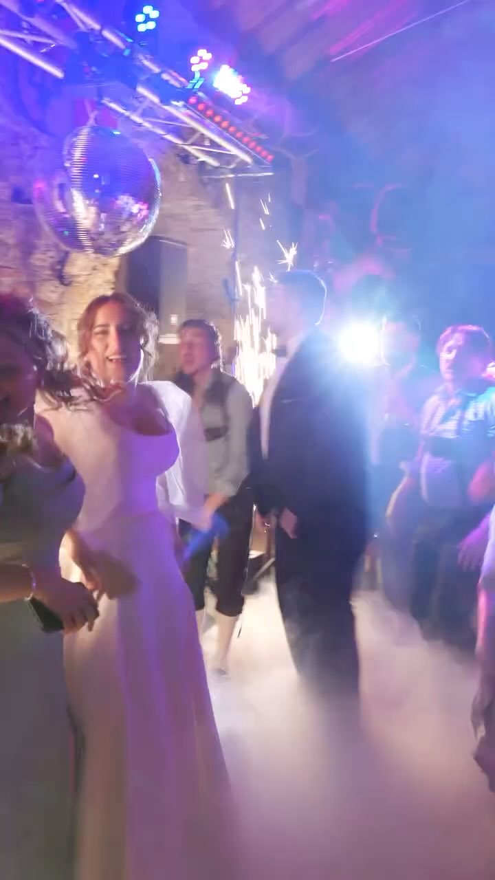 You want your wedding party to look like this?
Let’s make it unforgettable – send your request now! 💌
Du willst, dass deine Hochzeitsfeier genau so aussieht?
Dann jetzt anfragen und den Vibe sichern! 🥂
🎷🎧💍 #WienImmer #WeddingVibes #DJundSax #Saxotic #HochzeitsDJ #LiveSax #WeddingPartyGoals #Heiraten2025 #LuxuryWedding #HochzeitMitStyle #PartyDeluxe