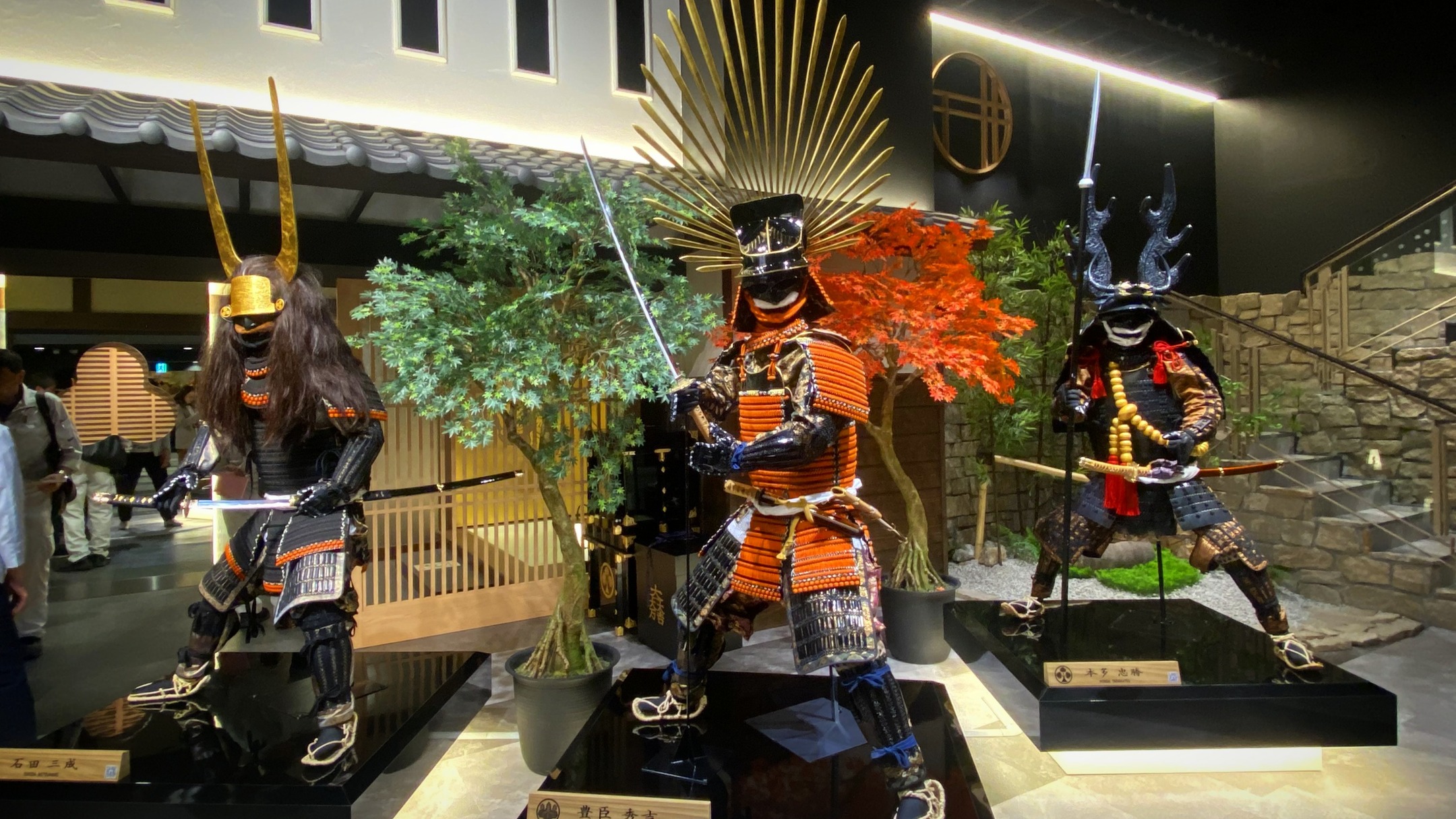 A brand-new cultural experience facility - “道 - Michi- Samurai Armor & Kimono Experience Osaka” will open in Shinsaibashi, Osaka from 20 May 2025!
.
This large-scale venue offers a wide variety of immersive programs, including authentic samurai armor and Kimono dressing, sword performance, traditional Japanese music, calligraphy, and tea ceremony‼︎
.
One of the highlights is the armor experience, where you can become iconic historical figures like Nobunaga, Hideyoshi, or Sanada Yukimura—over 20 types of full armor sets available!
.
.
全新文化體驗設施——「道 - Michi - 武士盔甲與和服體驗大阪」於2025年5月20日在大阪心齋橋盛大開幕!
這座大型場館提供多樣沉浸式體驗活動,包括真實的武士盔甲與和服穿著、刀劍表演、日本傳統音樂、書法與茶道等‼︎
其中一大亮點是武士盔甲體驗,你可以化身為歷史上著名人物如織田信長、豐臣秀吉或真田幸村——現場備有超過20套全套盔甲可供選擇!
.
#japanguide #triptojapan #travelinjapan #visitjapanjp #visitmyjapan #jntosg #visitjapanphillipplines #jntoid #visitjapanAU #japanrevealed #travelgraphy #travelgram #traveling #trending #japanese #instagram #osaka #visitjapanUS #visitjapanCA #TravelJapan #JapanTrip #ExploreJapan #japaneseculture #armor #kimono #kimonodressing #samurai