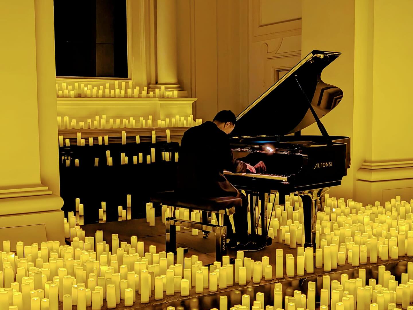 Tonight we had the opportunity to organizzare an incredible candlelight piano concert as a private event for our special guests! Thank you @fever_global and @candlelight.concerts for the perfect organization and @palazzoripettarome for hosting such an amazing event! #wedoitamodo #amodofita #amodotravel #amodoitalia
