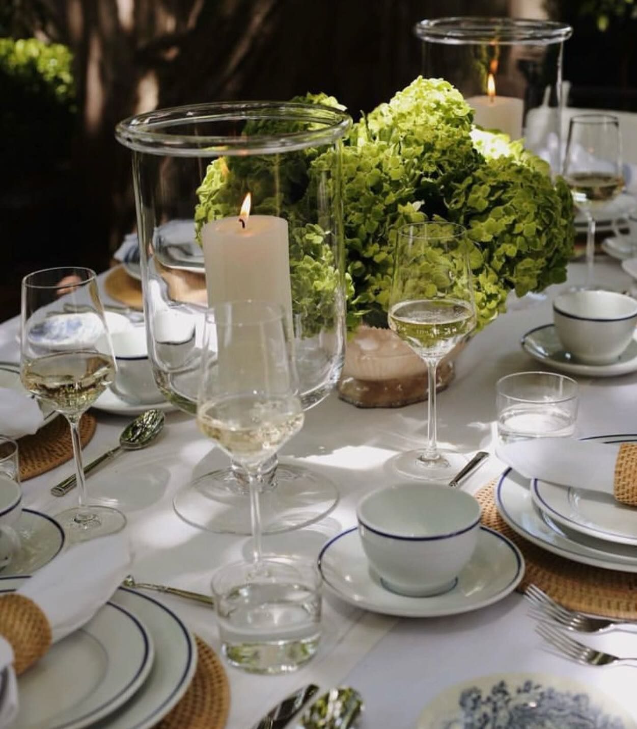Itβs officially that time of yearβ¦ the season of sunshine, laughter, and dining al fresco! πΏπΉ Whether itβs backyard BBQs, patio brunches, or sunset dinners with friends, weβre here for all the outdoor vibes.
β¨ Hereβs to making memories, clinking glasses, and soaking up every golden hour moment. Cheers to outdoor entertaining season! π₯πΈ
#OutdoorLiving #SummerVibes #AlFrescoDining #BackyardBliss #EntertainOutdoors #SunshineSeason #HostWithStyle
