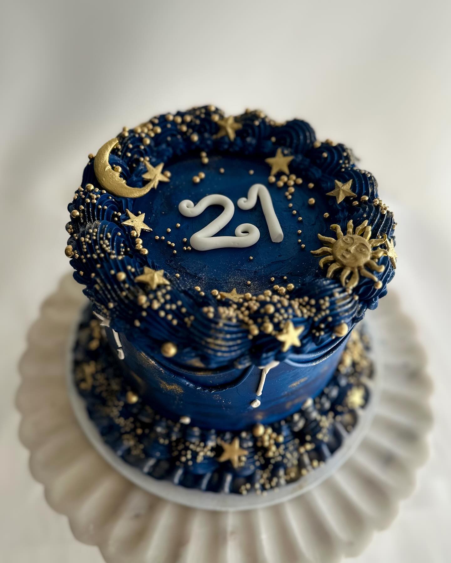 Dreamy 🌜🌞✨
#celestialcake #mooncake #suncake #birthdaycake