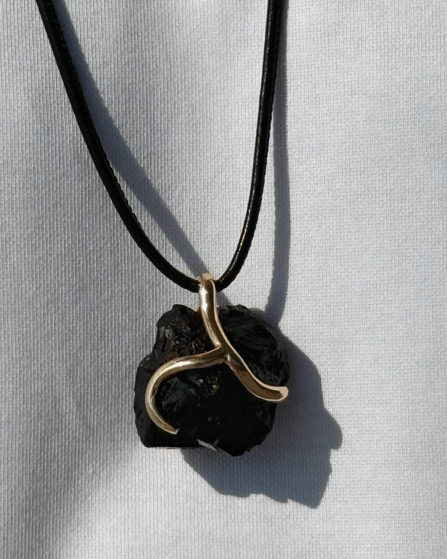 “A necklace inspired by one of my earliest sculptures from the Natural Art Collection, a 300 kg black tourmaline paired with bronze.”🖤