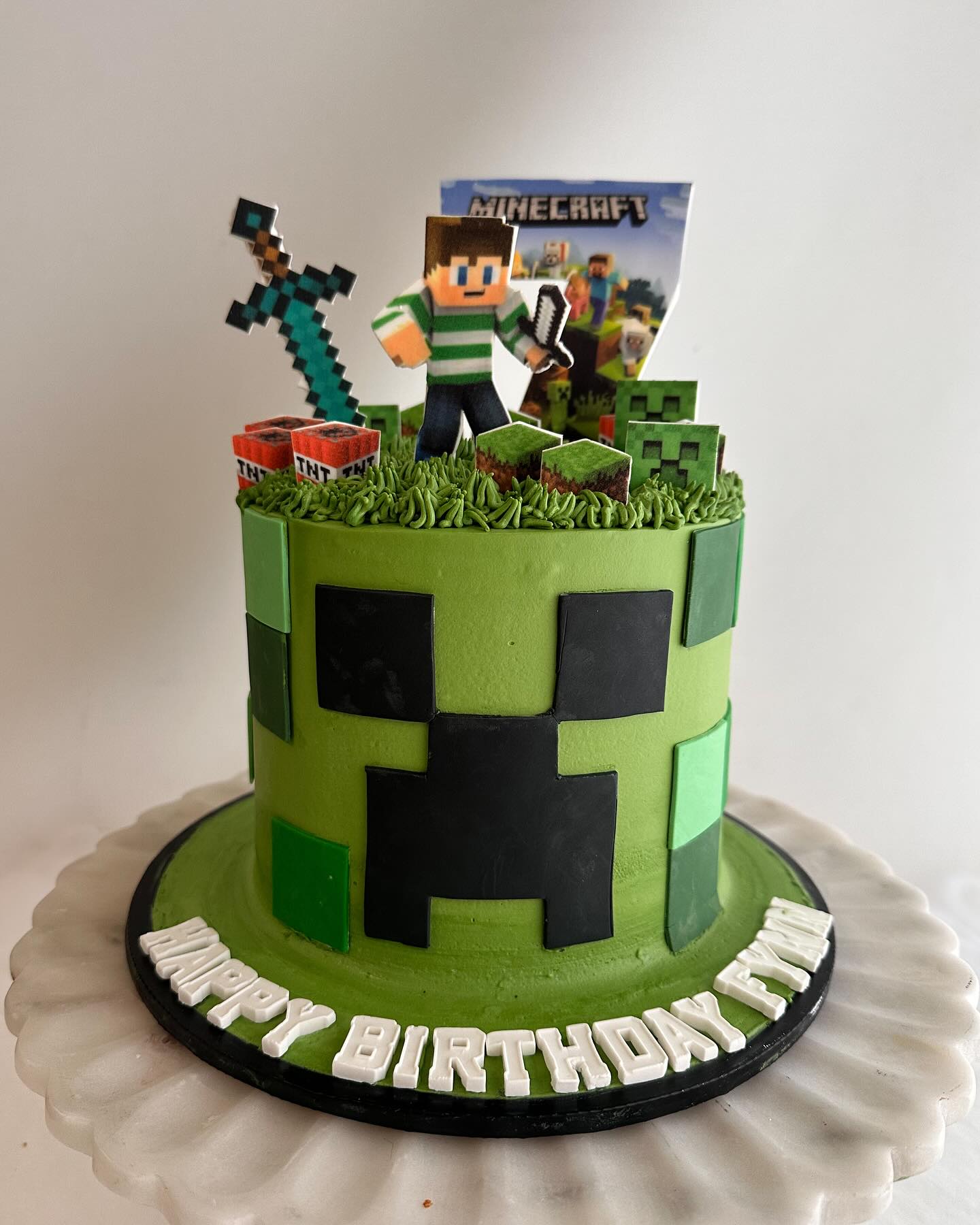 While we make some AMAZING 3D characters, edibles images are a great option without breaking the bank!
#minecraftcake #birthdaycake #customcake