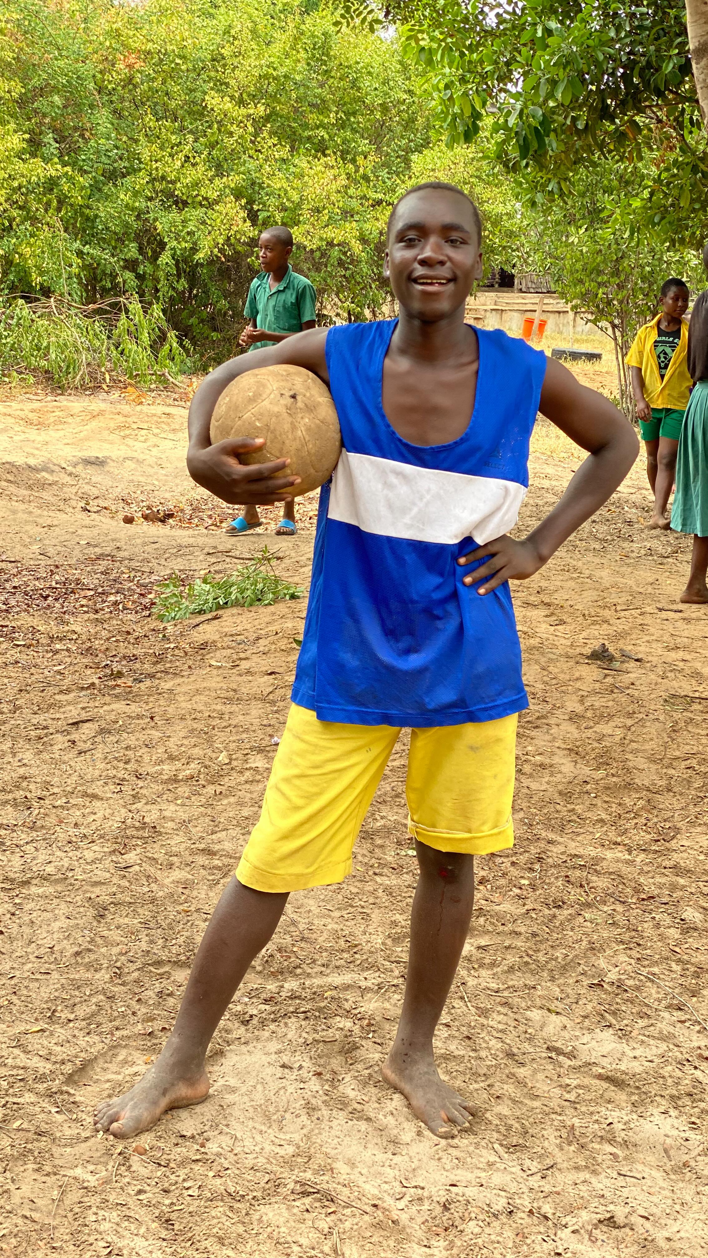 Football at Eco Moyo > Football elsewhere
Today is World Football Day and we loooooove football!! Wether it’s break time, evening or weekend practice or tournaments, our teams always give 100%! And celebrating goals or wins at Eco Moyo is just something extra ❤️⚽️
#worldfootballday #ecomoyo #kenya
