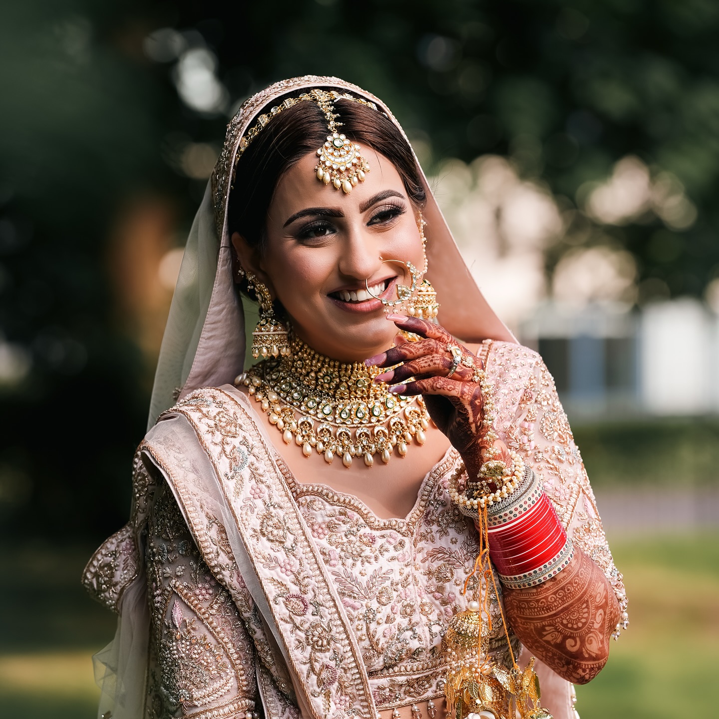 Perfect timing 📸
ZELDEY.COM
#luxurybride #luxurybrides #bokehshots #wedding #bridalglow #desiweddings #cinematic