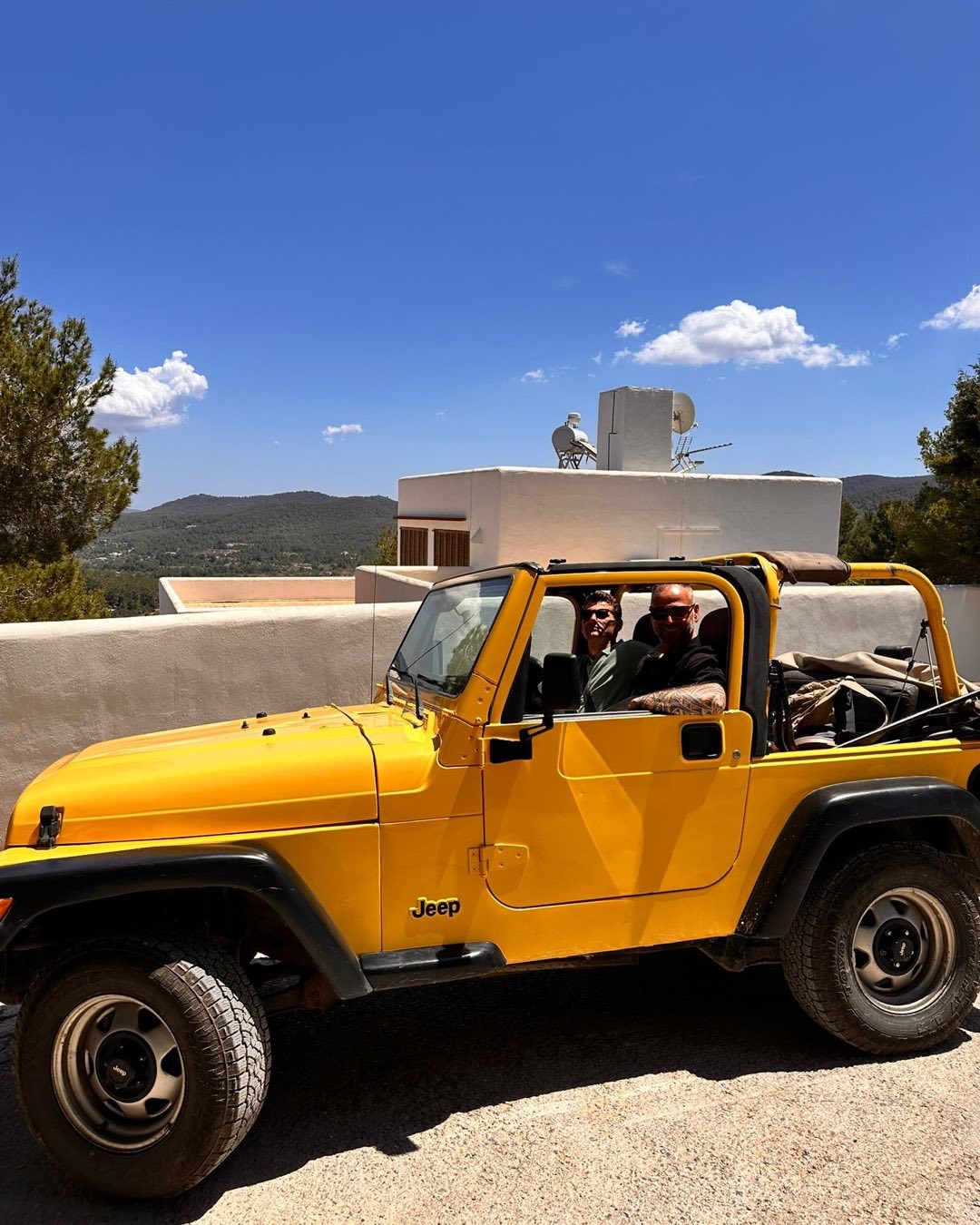Thank you to all Ibizajeeps customers!
#happyclients #ibizajeeps #vintagejeep #jeepwranglertj