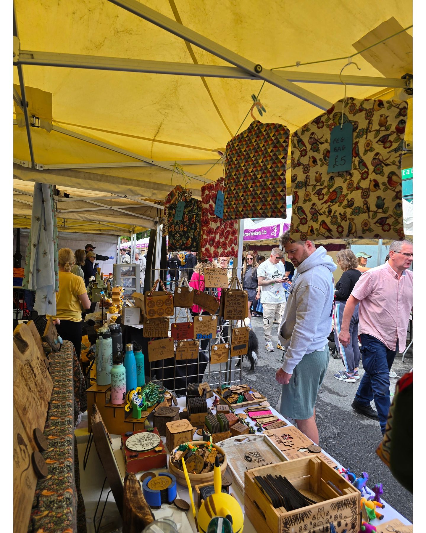 The 4th Saturday of every month you can find us at the farmers market on Lark Lane, Liverpool.
Today it's much more quiet than normal due to the One Big Weekend festival happening in Sefton park.
It's nice to have a bit of time away from the workshop and watch the world go by.
Next Saturday we are going to be on the New Brighton farmers market on Victoria Road.
https://www.beekindreimagined.co.uk