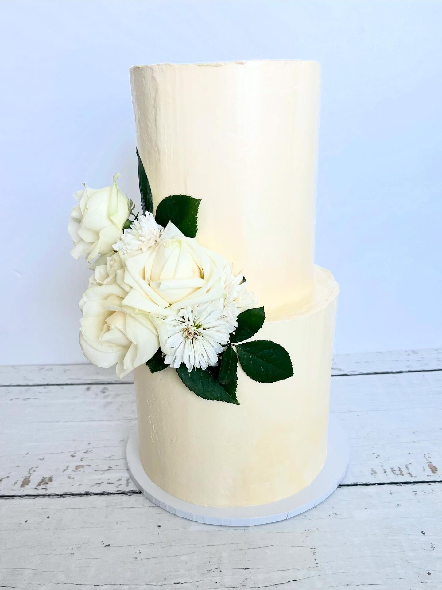 Tim & Kelen
#cake #cakecakecake #cakeporn #cakelover #cakestyle #cakeinspiration #weddingcake #buttercream #cakesofinstagram #cakedecorating