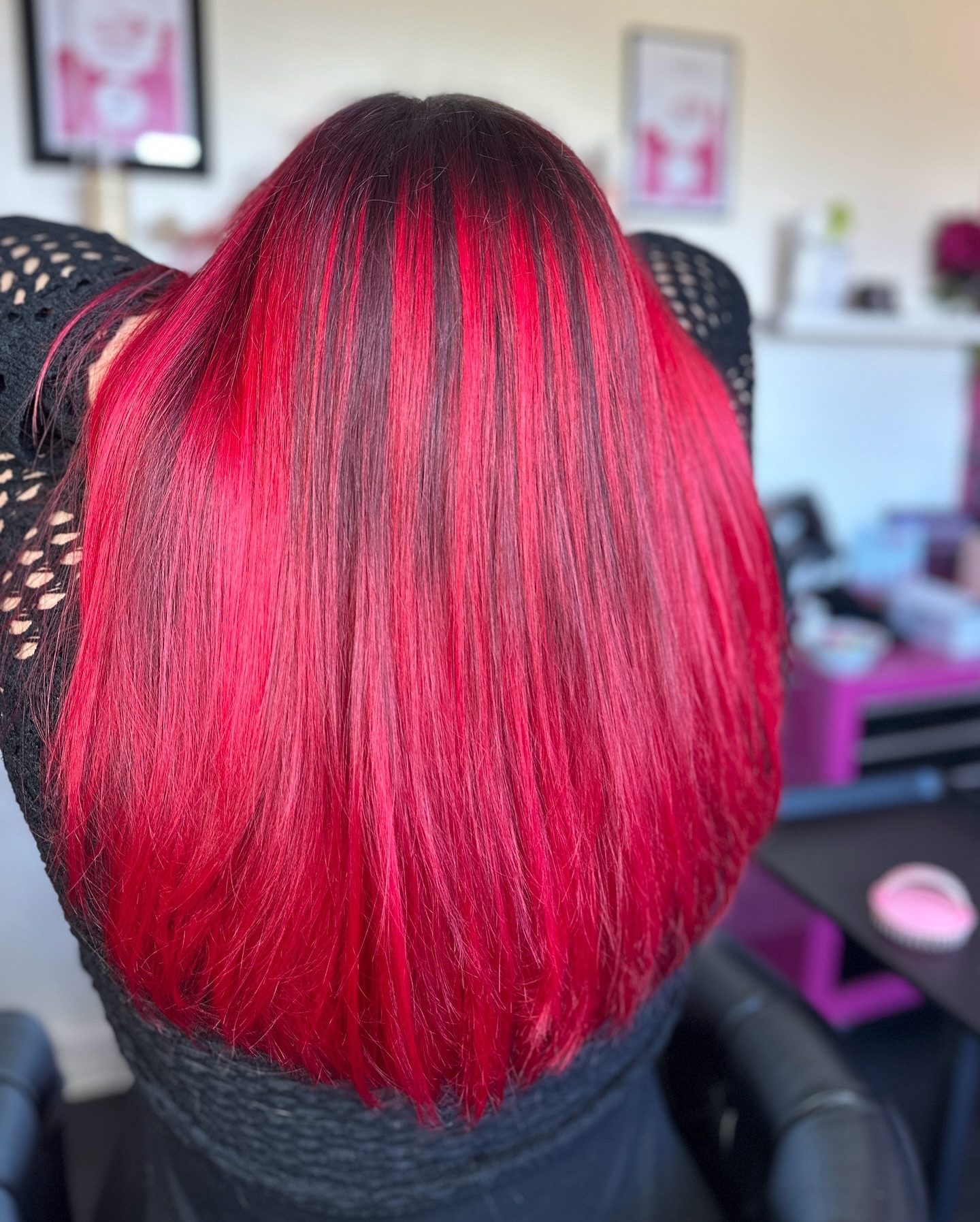Louder than your ex’s opinions. Bright red, bold cut, built to turn heads and burn bridges
#hotheadenergy #shaghag #dyedanddenied #maincharacterenergy #badgirlred #freshdyefriday #coolnotcute #haircrush #colorcrush #thishairtho #althair #redhair #redhaircolor #manicpanicuk #manicpanicvampireskiss #vampirehair #bloodredhair #redbalayage