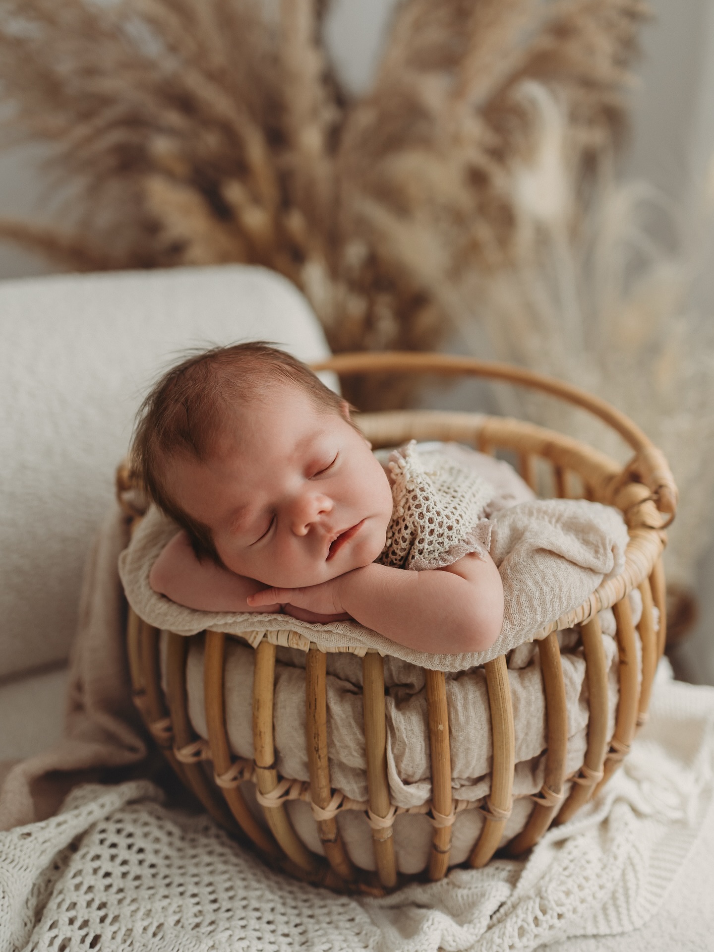 Diese kleine Maus war mein erster Gast nach der Pause . Und sie hat richtig toll mitgemacht 😍
🤍 Lasst gerne ein paar Herzchen da 🤍
#newborn #newbornsession #neugeborenes #neugeborenenshooting #neugeborenenfotografie #baby #baby2025 #newbornshooting