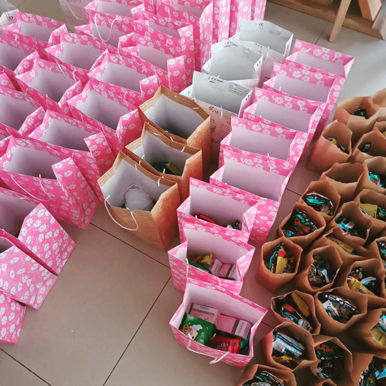 🛍️💛 Spreading love, one care package at a time!
Today, we packed and delivered gift bags filled with toiletries and essentials to support dignity and well-being in our community.
Every item is a reminder that someone cares.
#ThembaHub #CommunityCare #UbuntuInAction #GiftOfHope #CapeTownNPO #togetherwerise