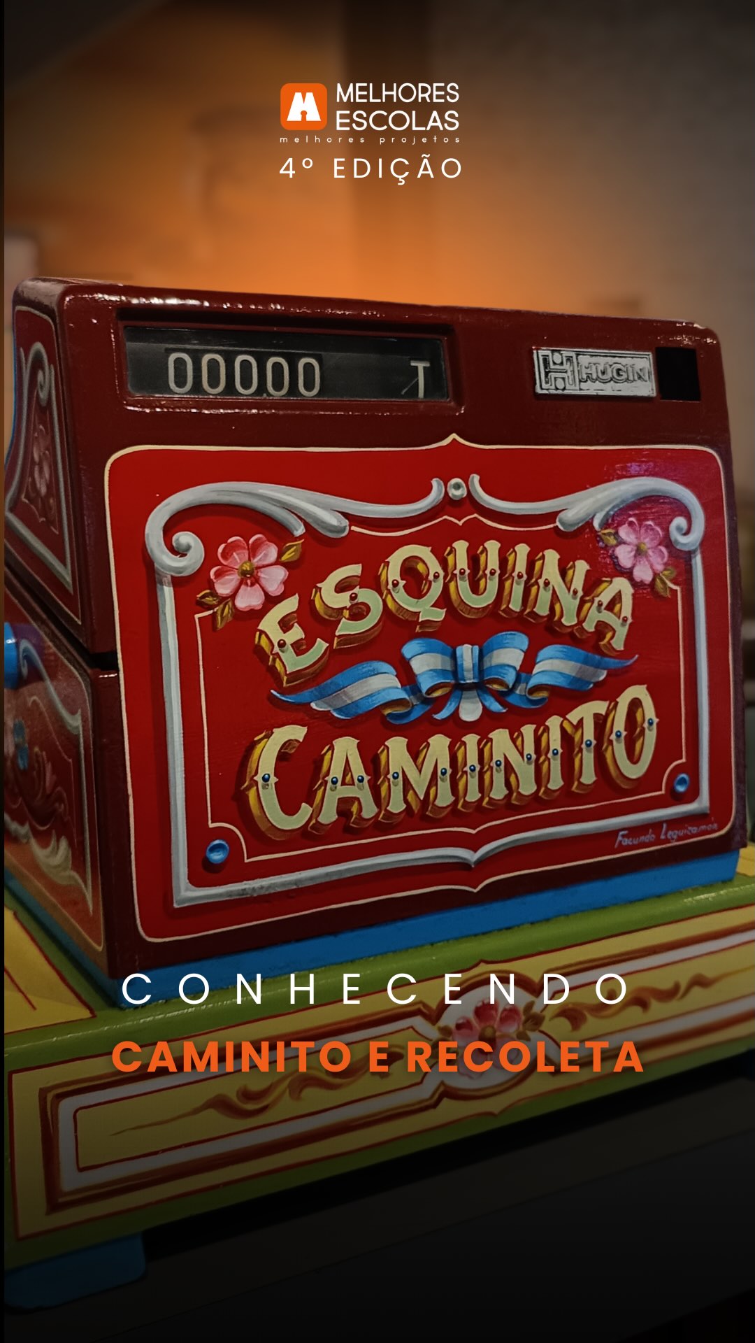 Depois de conhecer escolas experimentais, foi hora de explorar um pouco da cidade que nos acolheu com tanta história e beleza.
Passamos pelo Caminito e pela Recoleta, lugares cheio de vida e arte nas fachadas e praças. Pelo caminho, ainda cruzamos com a Mafalda, personagem que, como a educação, convida o mundo a pensar.
Encerramos o terceiro de viagem com o que acreditamos ser o nosso segundo pilar essencial: a cultura. Porque é ela que amplia repertórios, desperta sensibilidade e fortalece a forma como educamos e nos relacionamos com o mundo.
E vocês, estão gostando de acompanhar nossa 4º edição? Estamos quase no final, então fiquem ligados.
#melhorescolaseprojetos #memp #educacao #escuelas #buenoaires #viajar #buenoaires #educacaotransformadora.