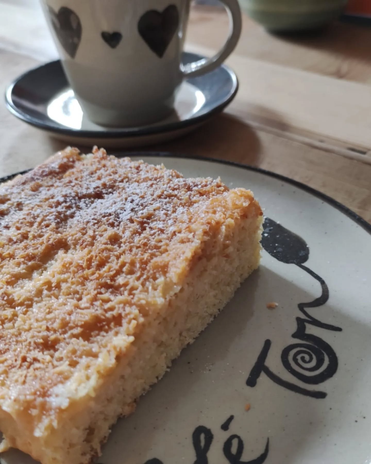 ❤️ Kokoskuchen
❤️ Bei uns im café Ton gibt es jedes Wochenende ein wechselndes Angebot hausgebackener Kuchen und besten Barista-Kaffee!
☕ Die Öffnungszeiten & Veranstaltungen für den laufenden Monat findet Ihr
im Highlight "Aktuelles" hier auf Instagram und auf unserer website (link in der Bio).
Wir freuen uns auf euch! ❤️
#caféton #fabrikschleichach #keramikwerkstatt
#kaffeeliebe #kaffee #barista
#kuchenliebe #kuchen