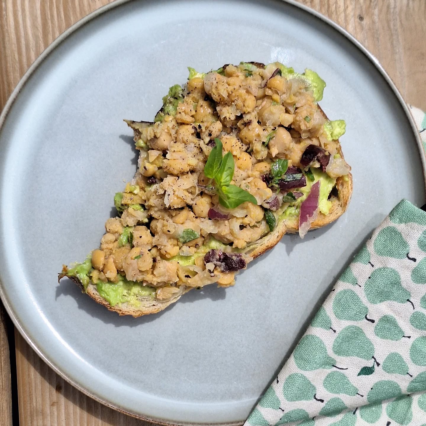 I'm making the @smittenkitchen smashed chickpea salad on repeat these days. I switch out the parsley with whatever herbs I have on hand (fresh oregano, which I have an over-abundance of in the garden). The salad on sourdough toast with avocado makes the perfect lunch.